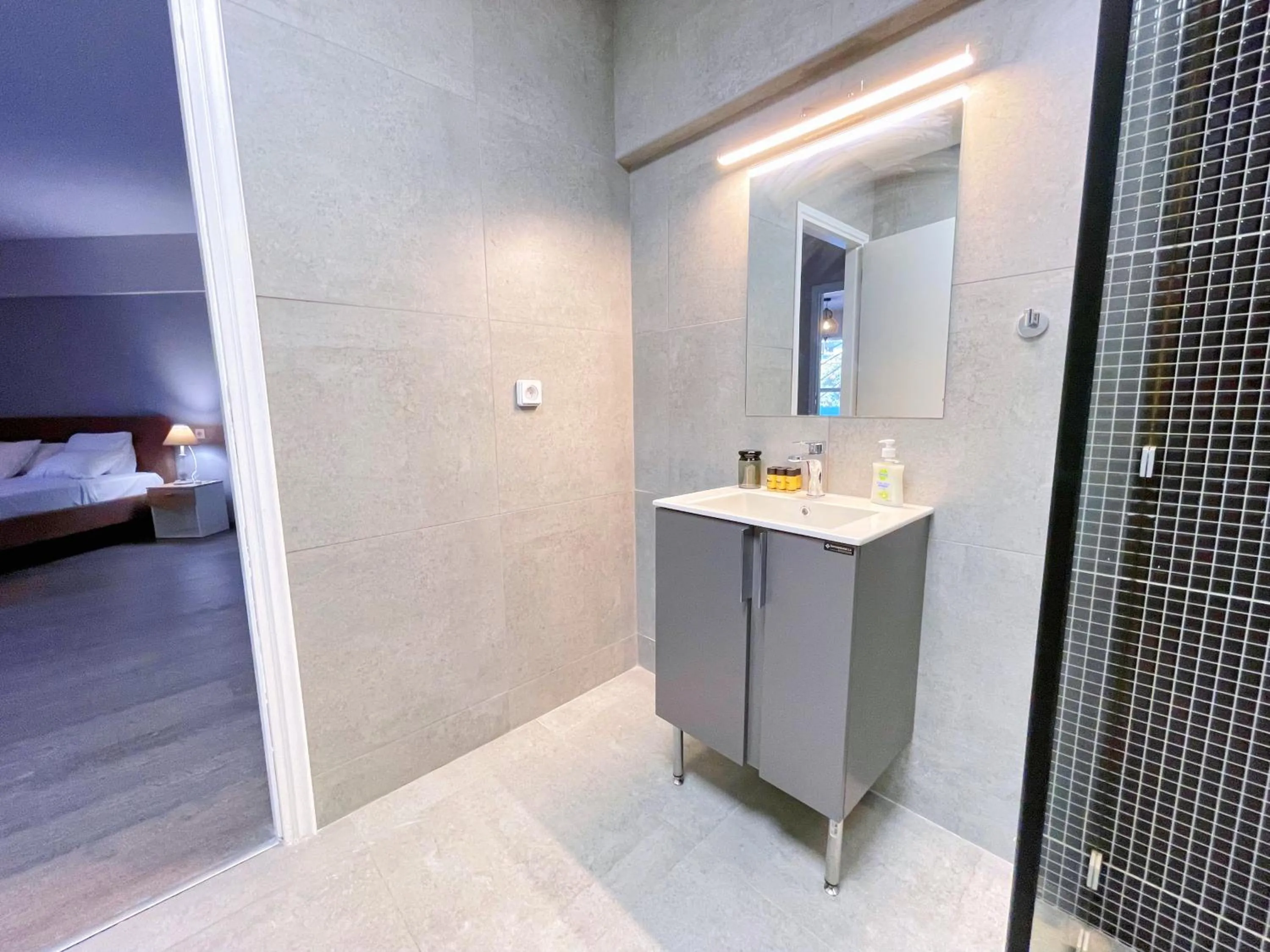 Shower in WSD Baia Acropolis Hotel Apartment