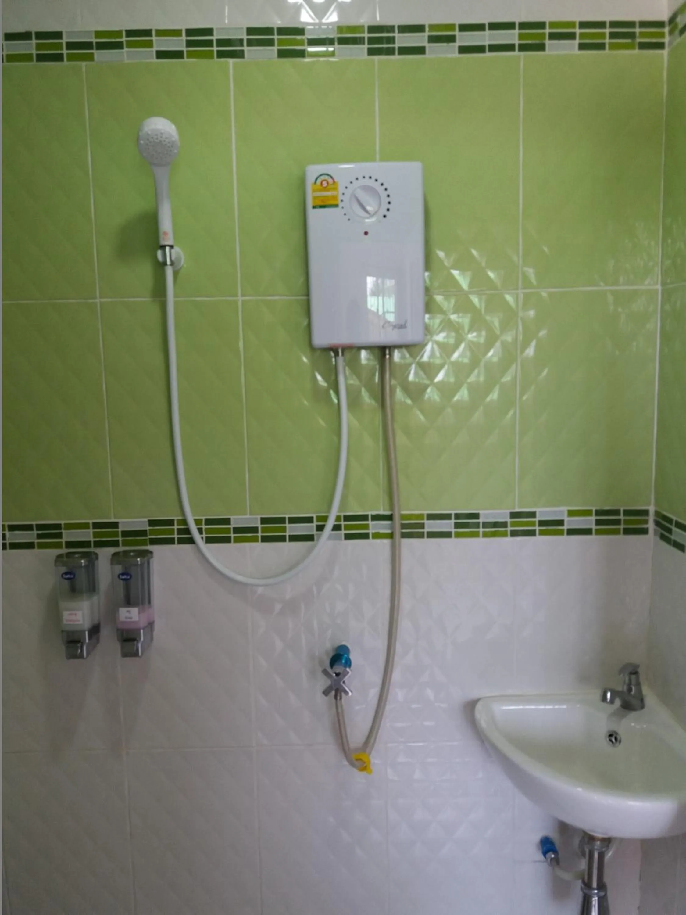 Shower in Heuan Na Khee