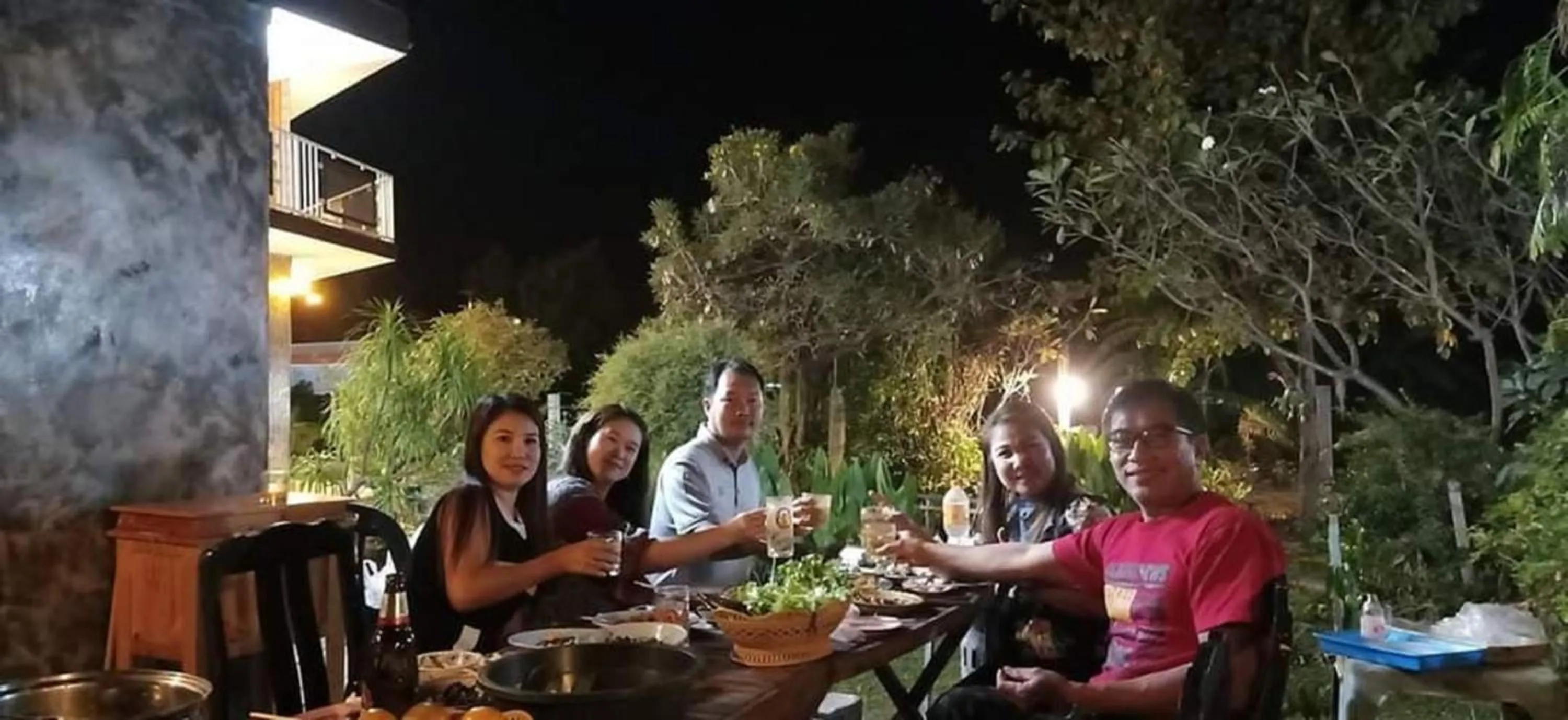 Restaurant/places to eat in Heuan Na Khee