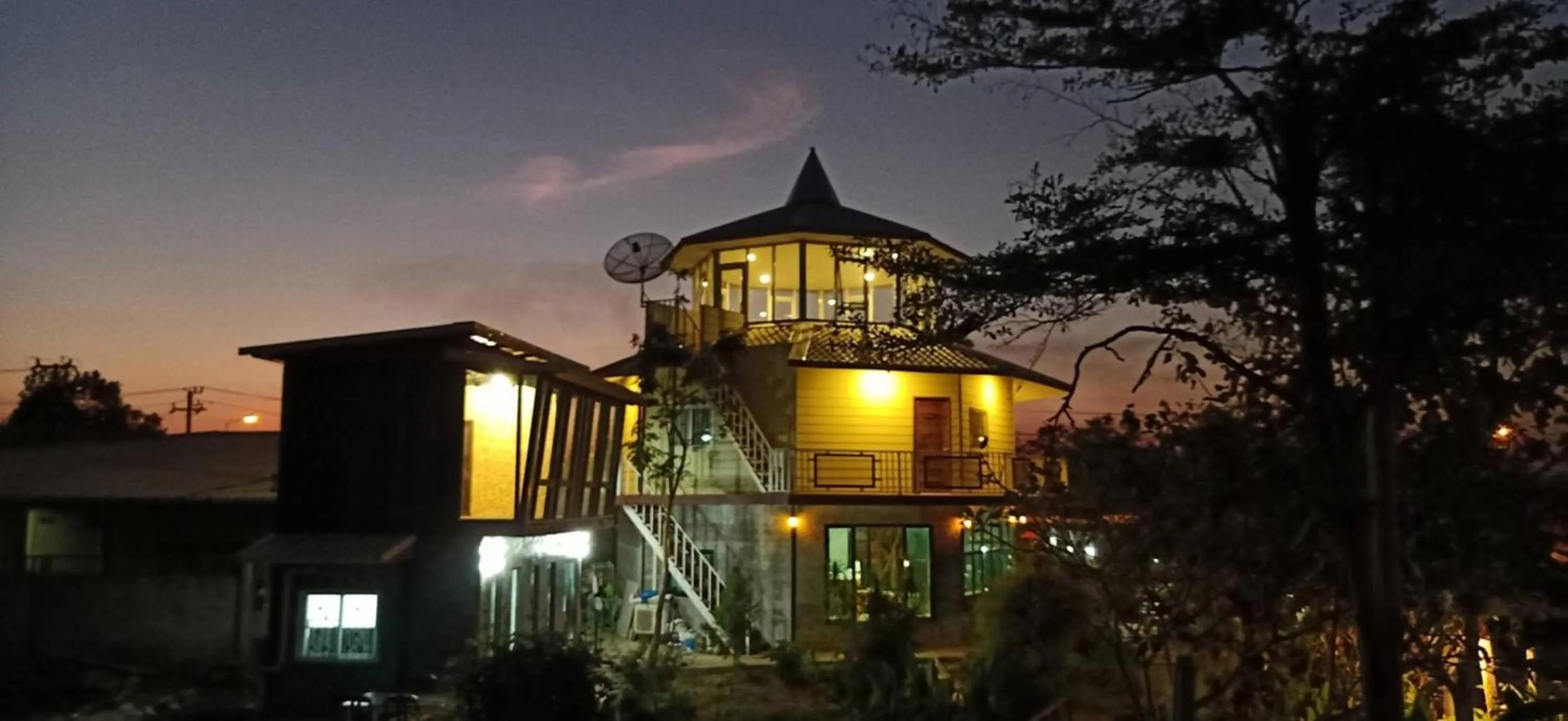 Property building in Heuan Na Khee