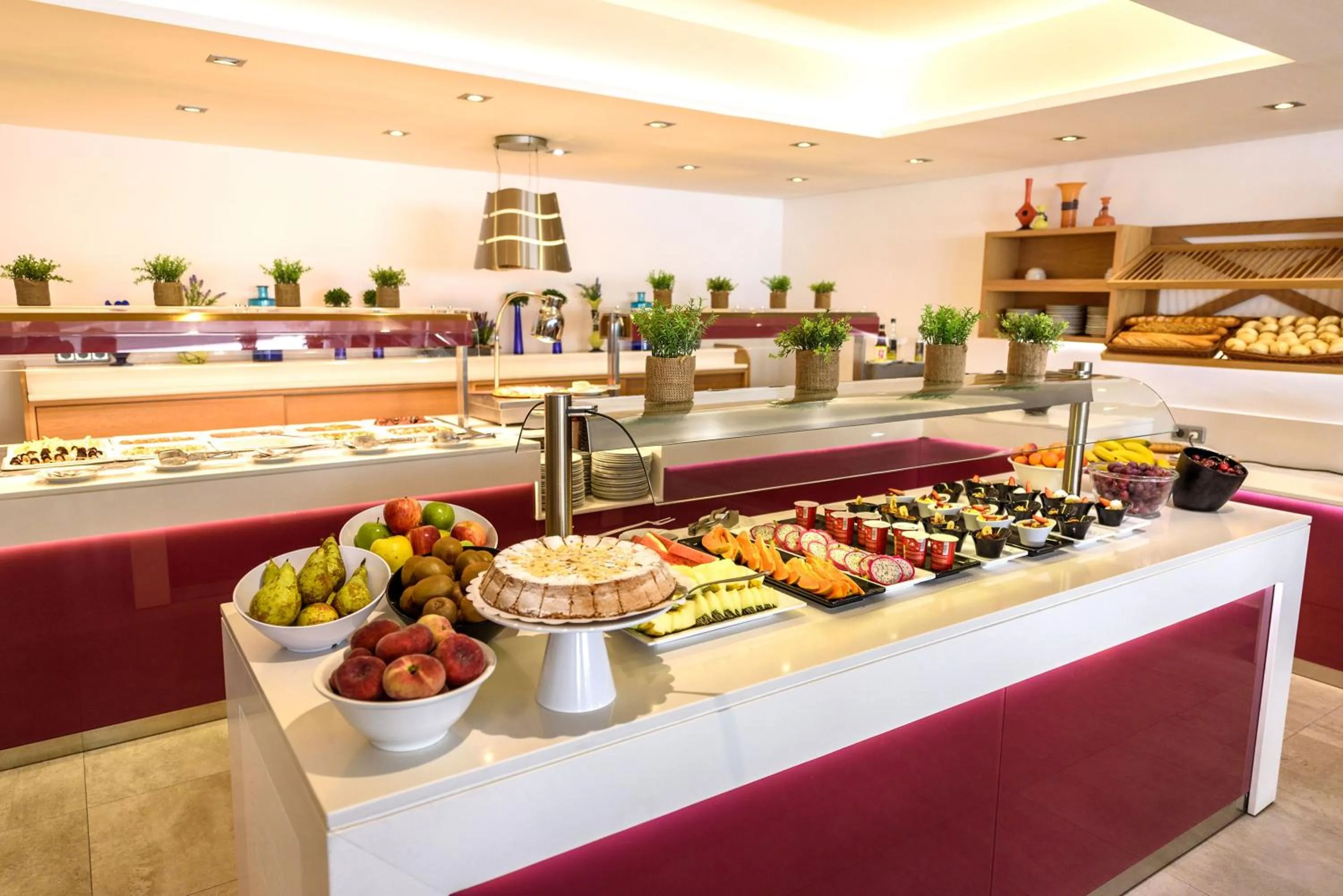 Food in Bahia Suites Camp de Mar