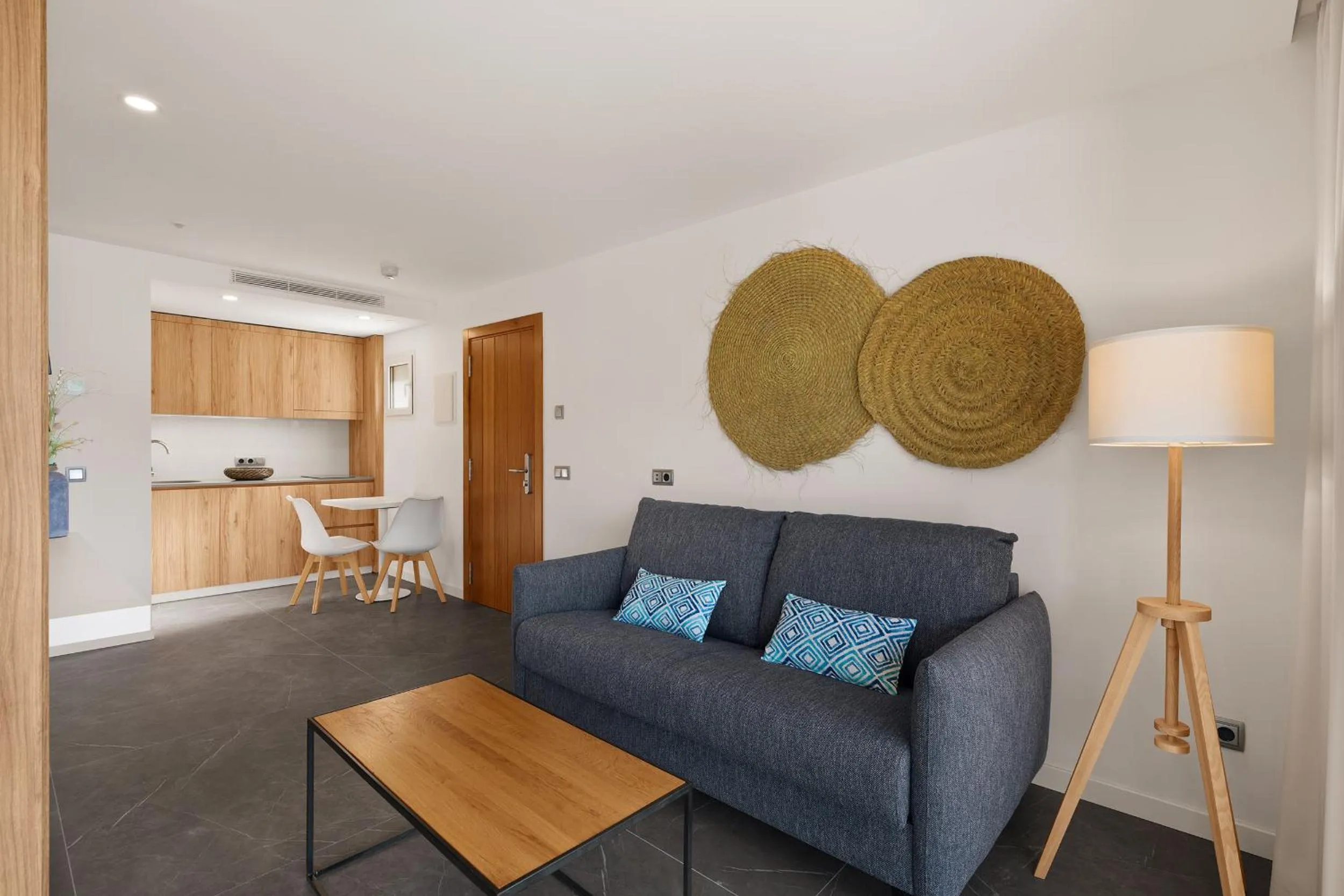 TV and multimedia in Bahia Suites Camp de Mar