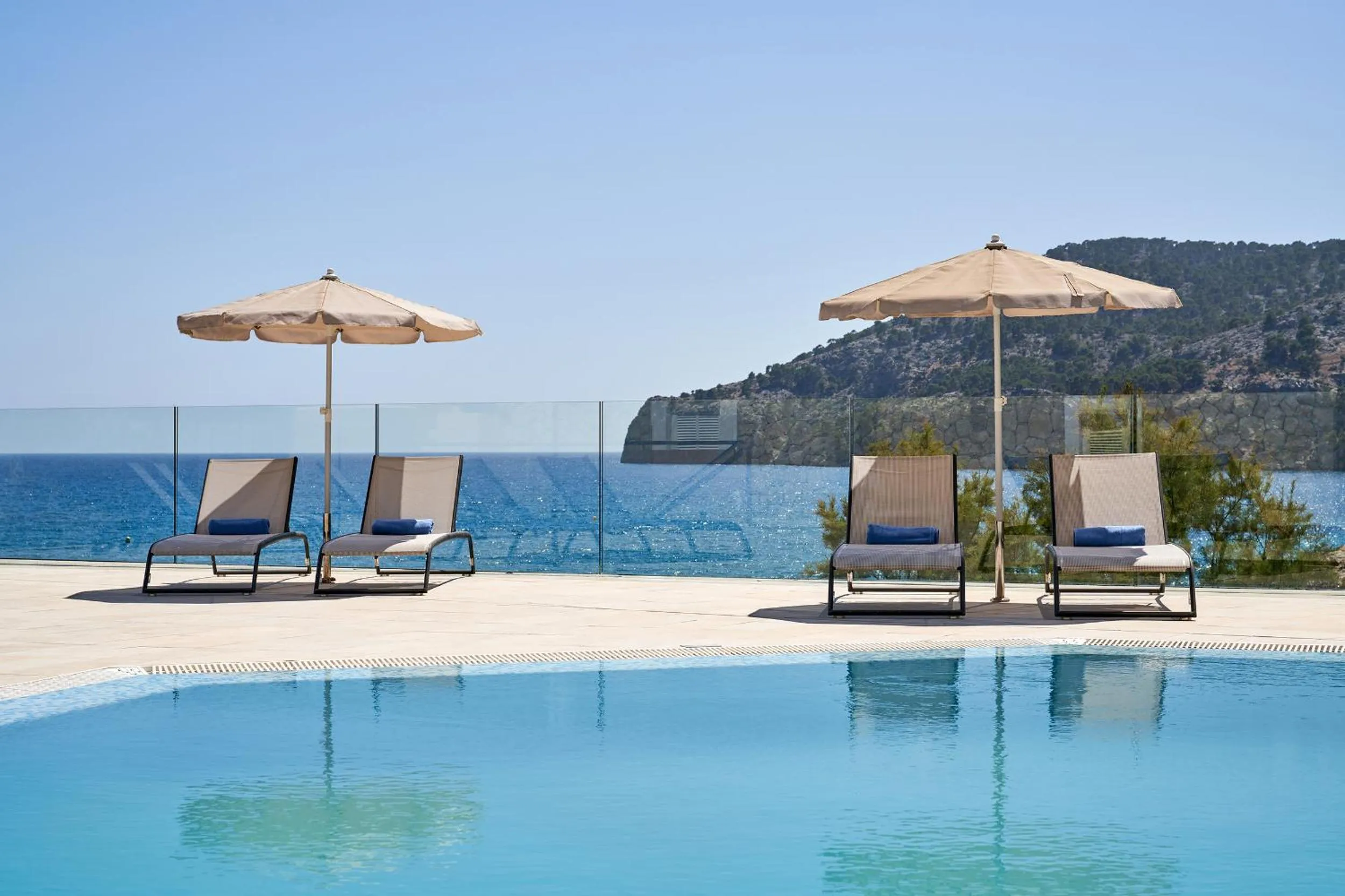 Pool view in Bahia Suites Camp de Mar