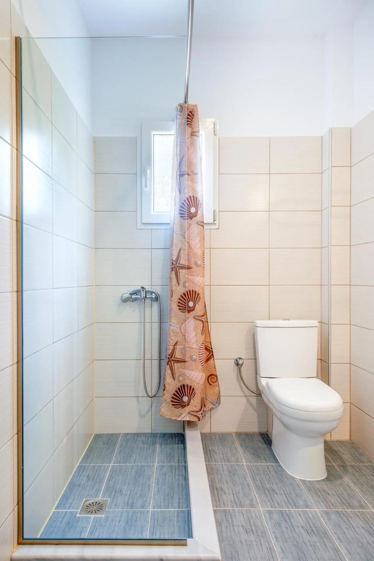 Shower in Egialion Iqia