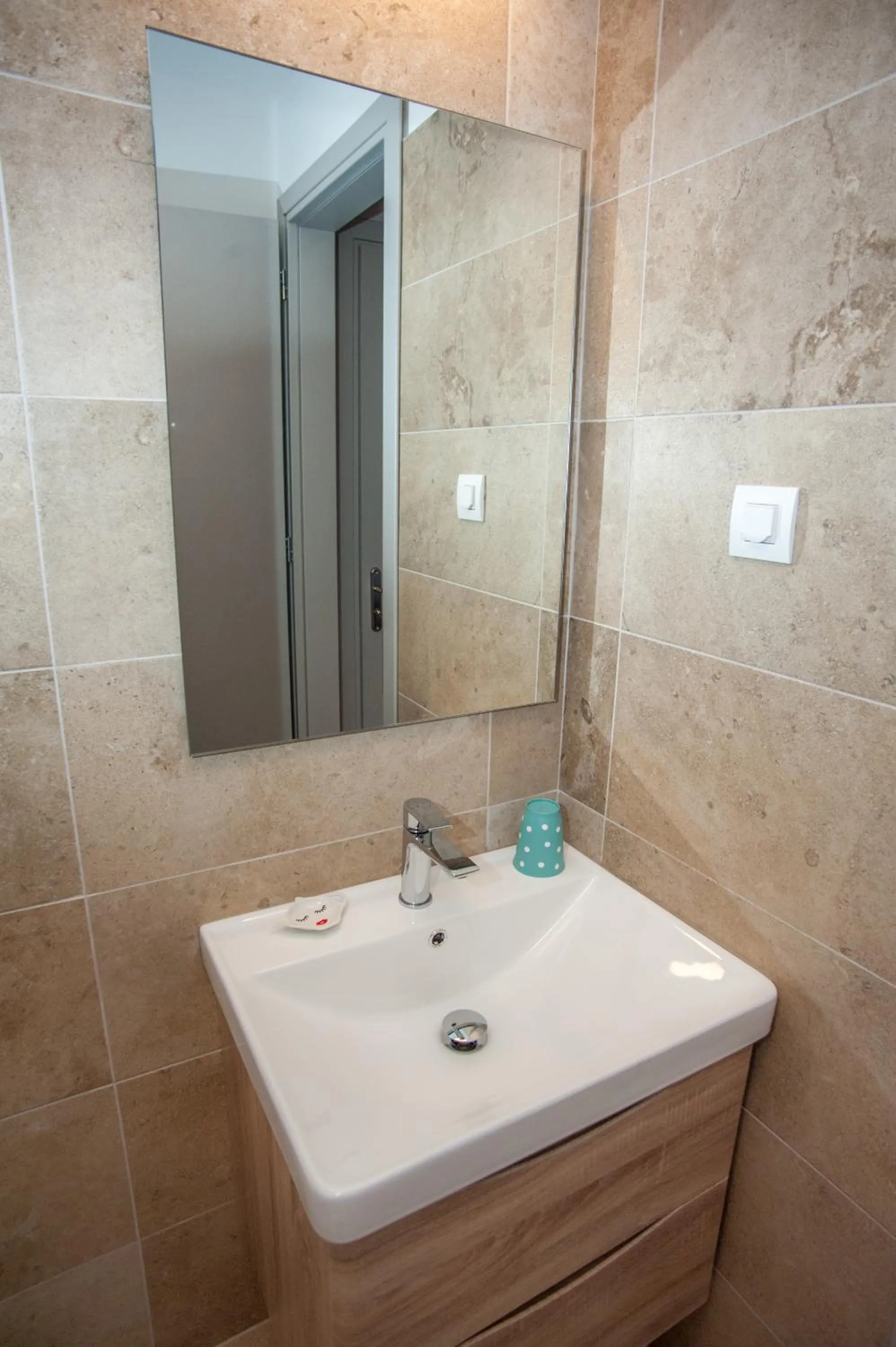 Shower in Egialion Iqia