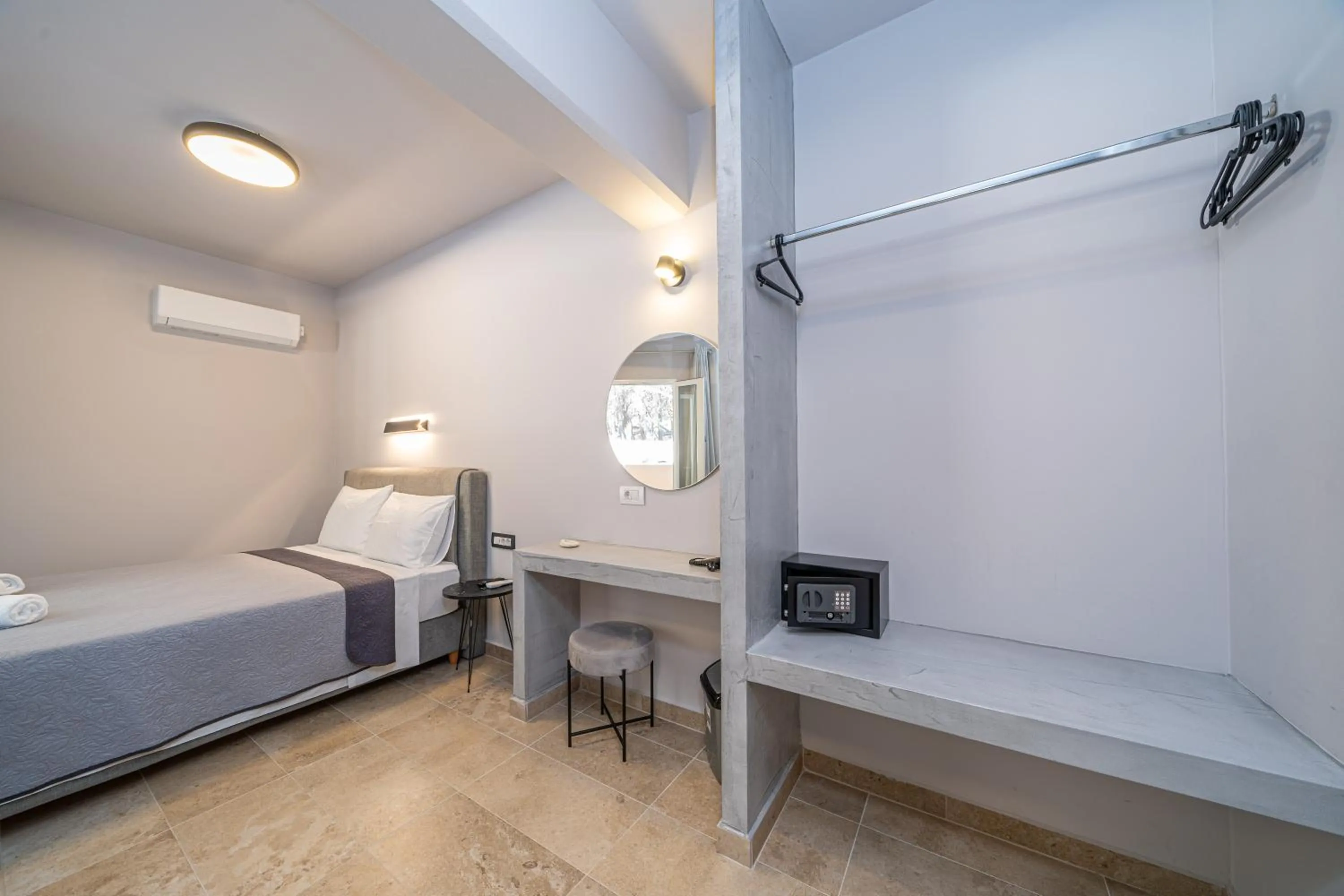 Bed in Egialion Iqia