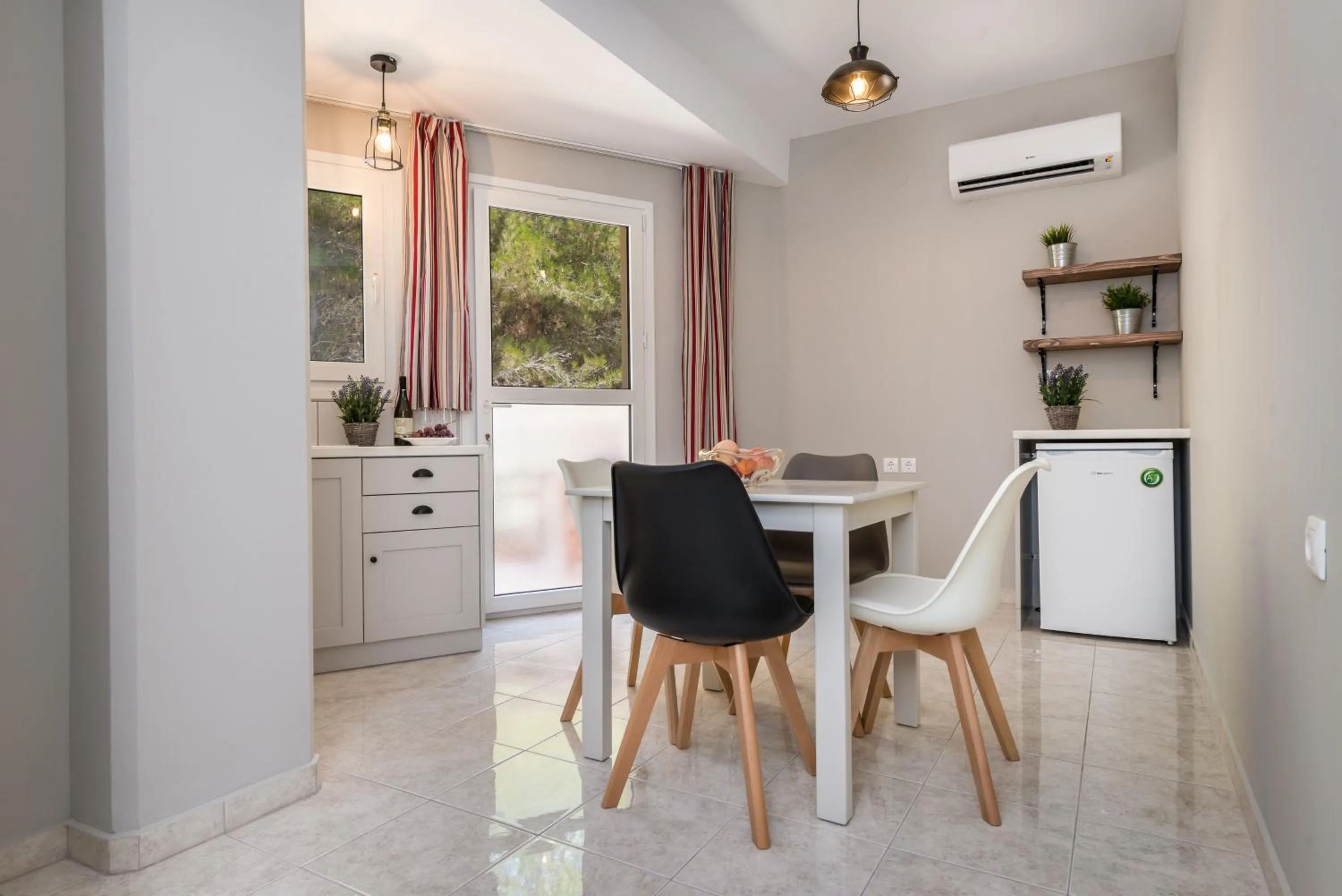 Kitchen or kitchenette in Egialion Iqia