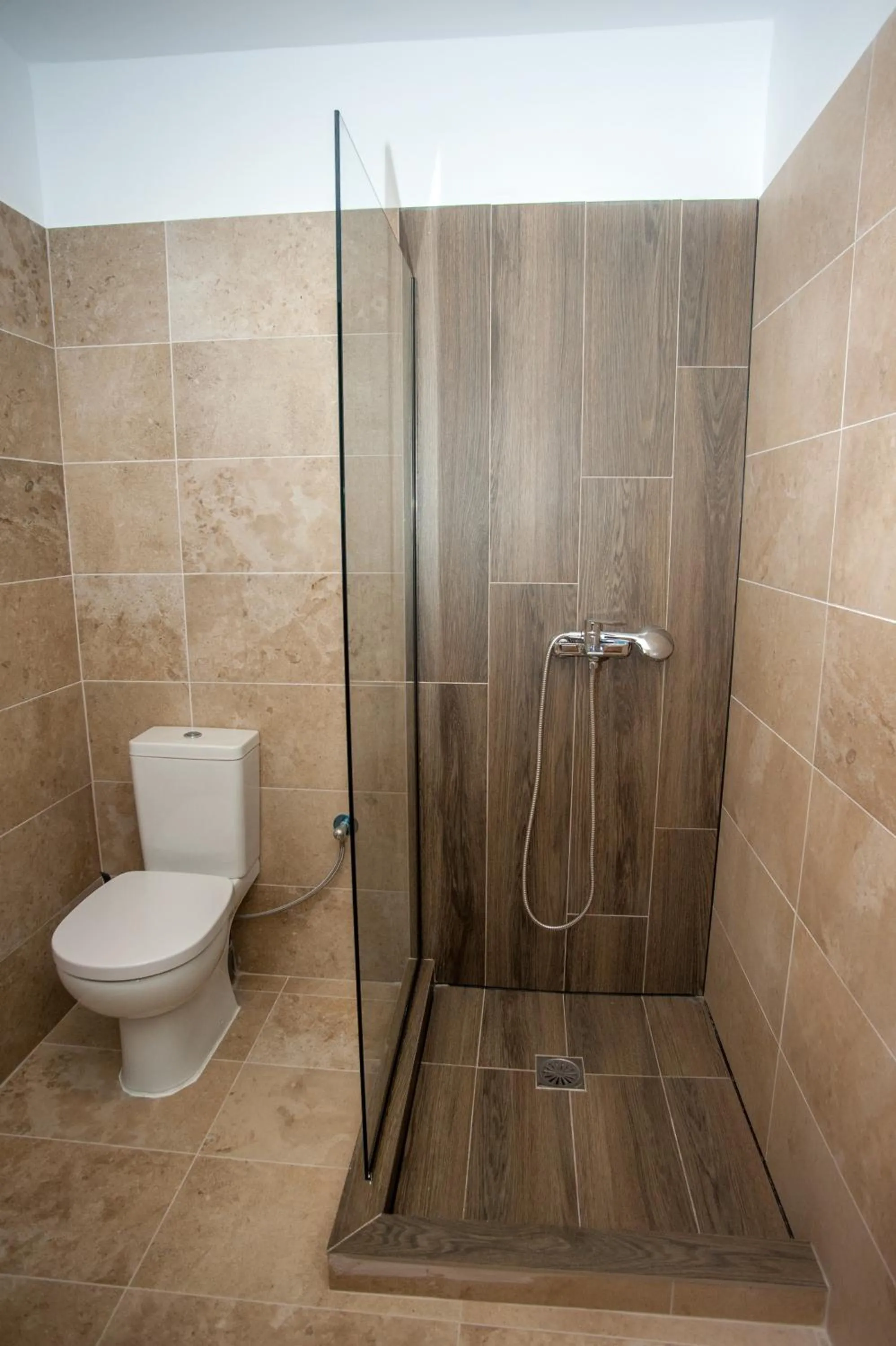 Shower in Egialion Iqia