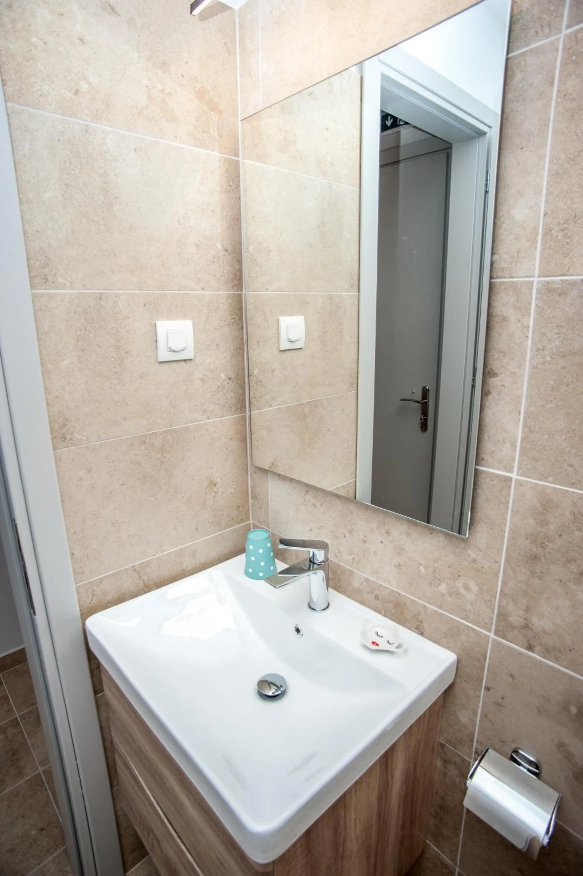 Shower in Egialion Iqia