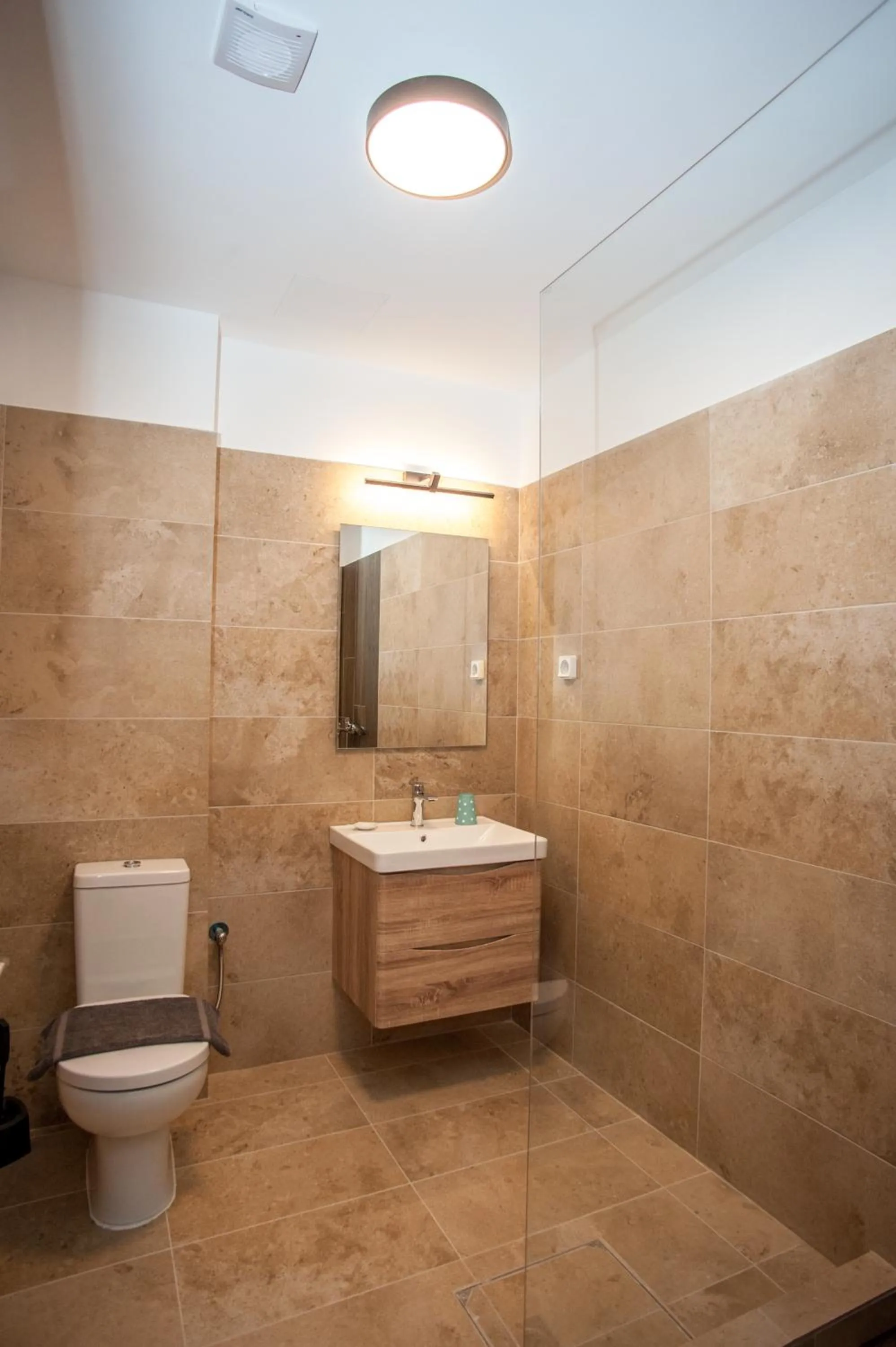 Shower in Egialion Iqia