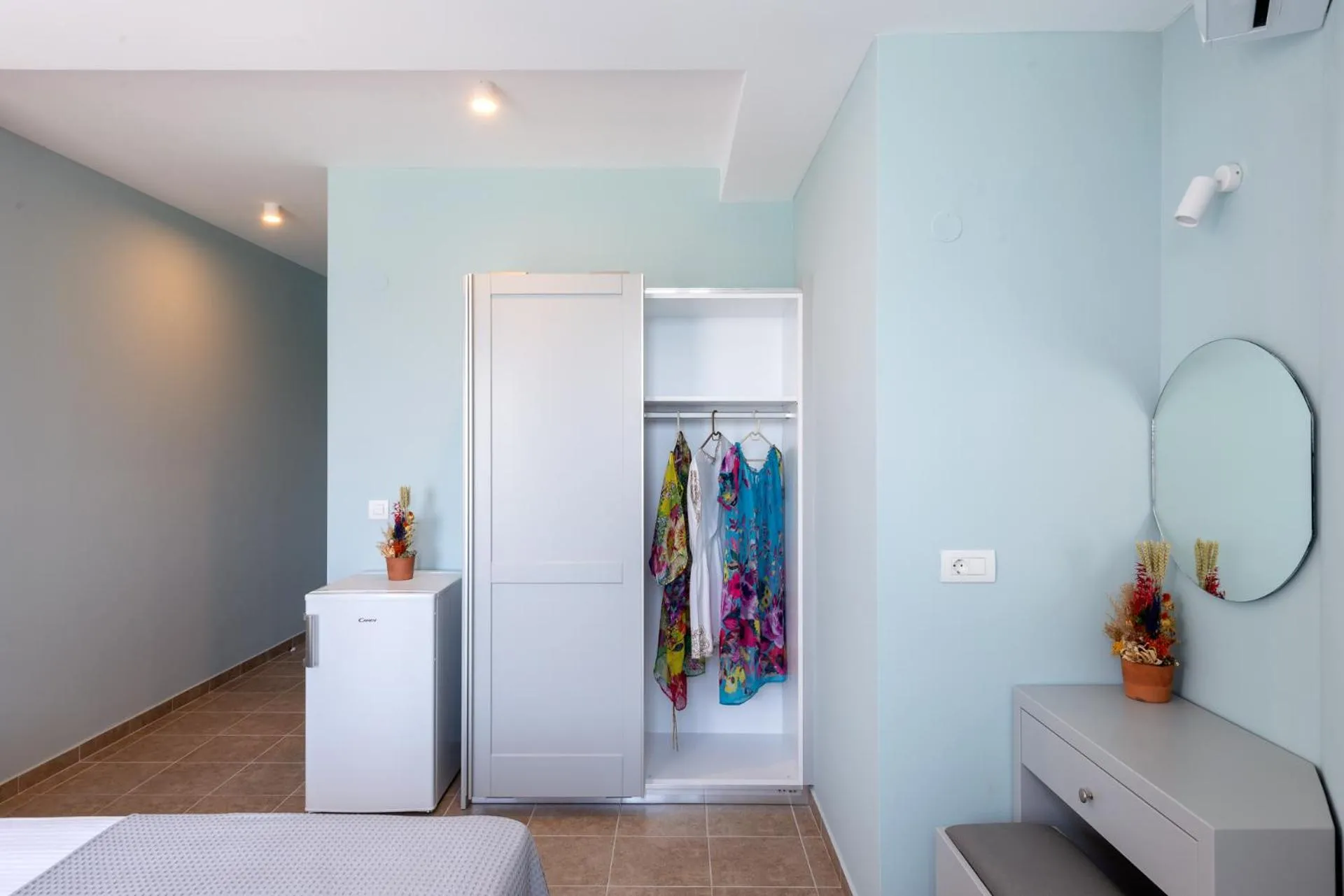 wardrobe in Egialion Iqia
