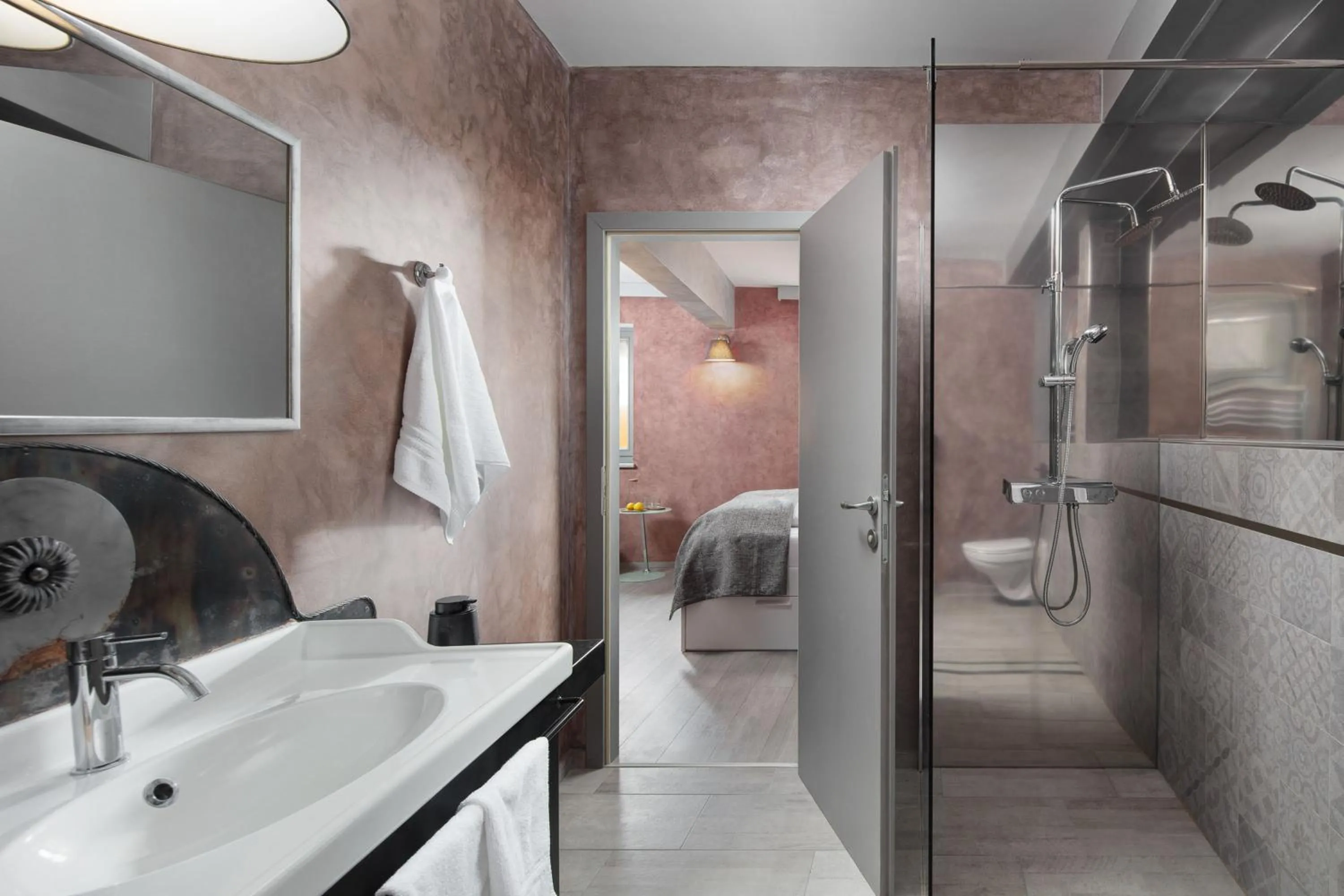 Shower in Mirakul Residence in a cute historic town