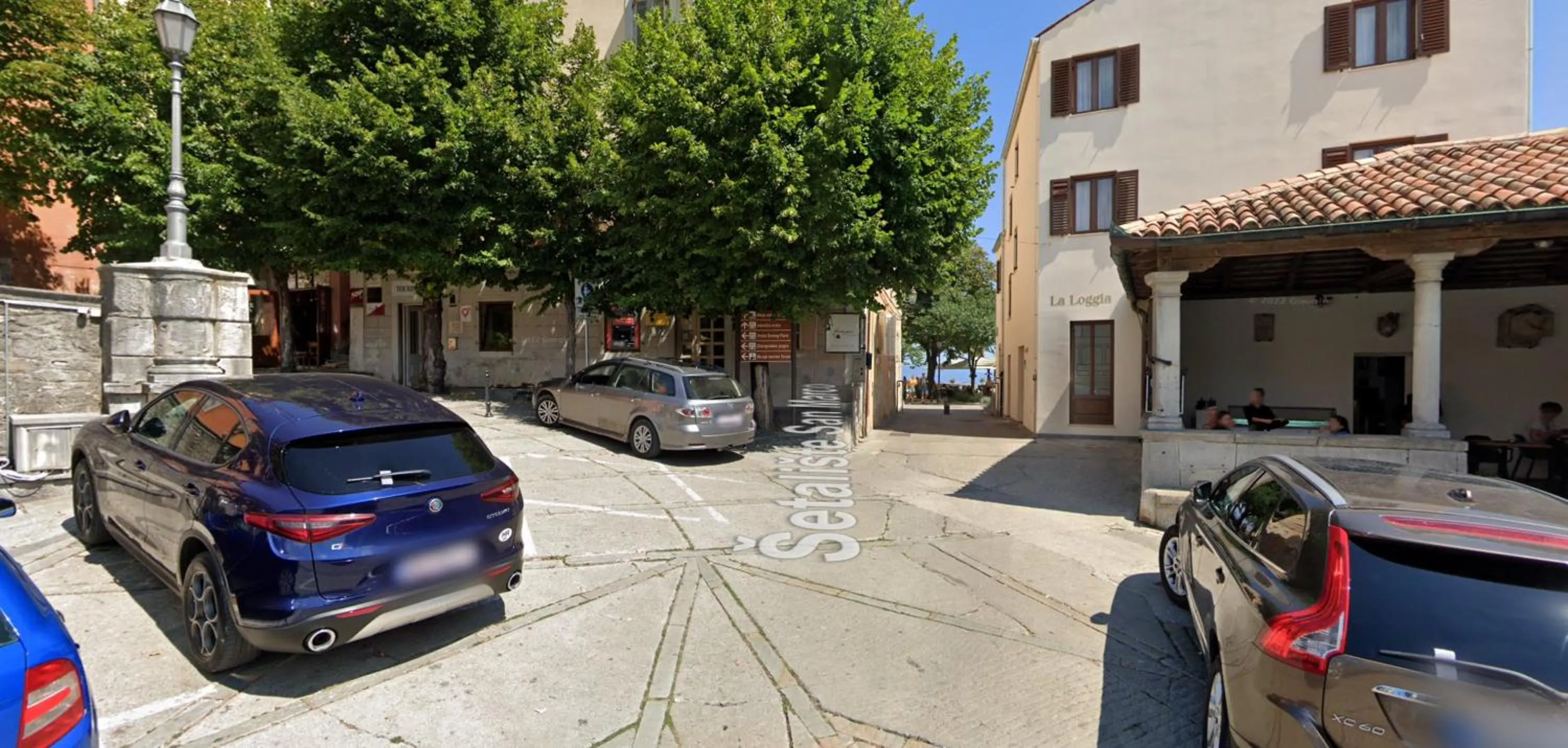 Parking in Mirakul Residence in a cute historic town