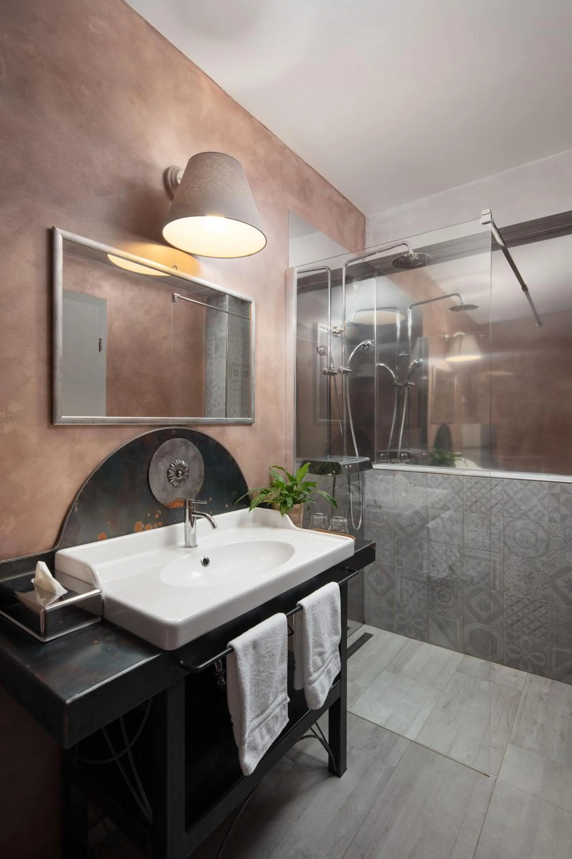 Shower in Mirakul Residence in a cute historic town