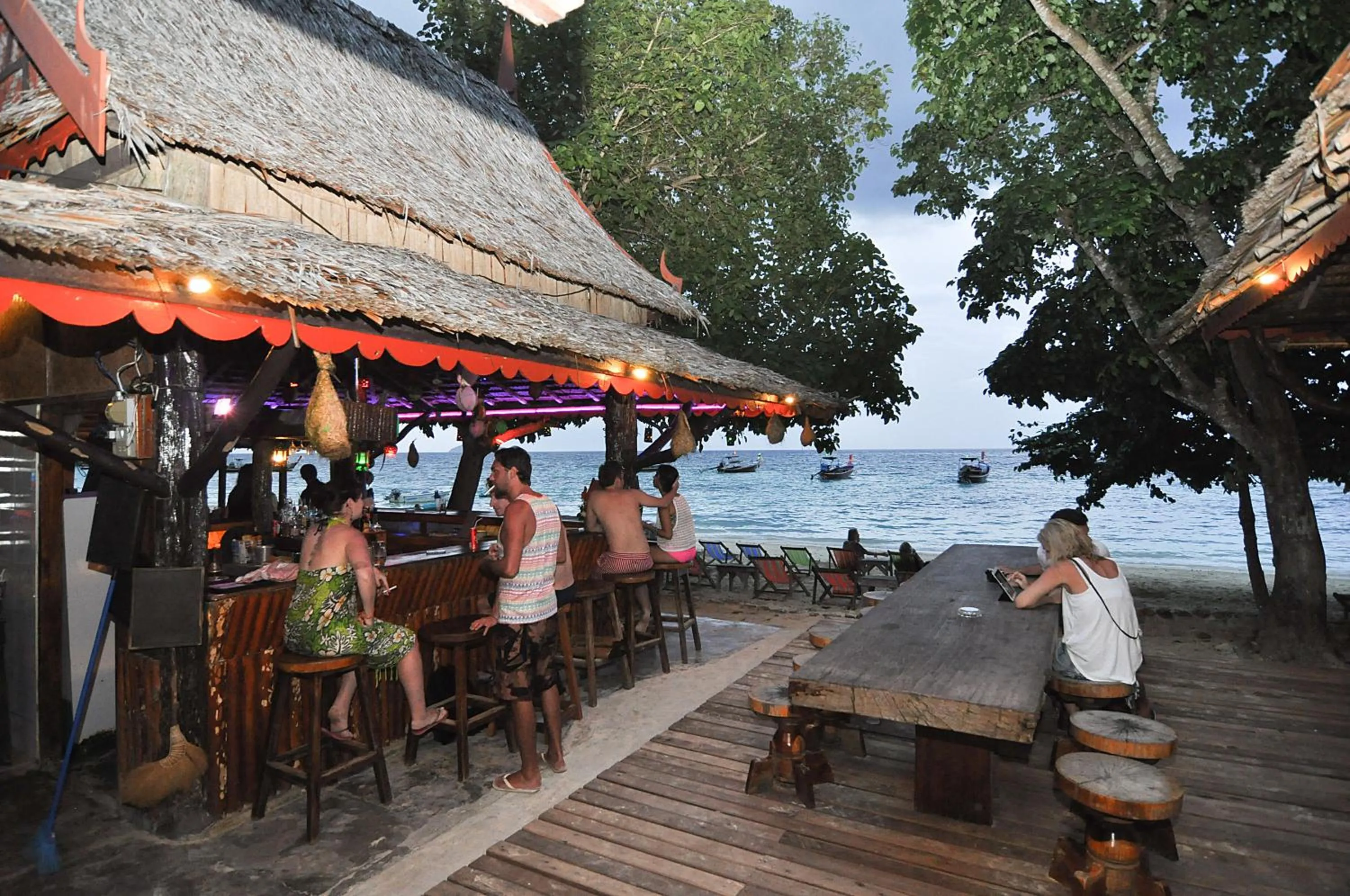 Lounge or bar in Phi Phi Relax Beach Resort