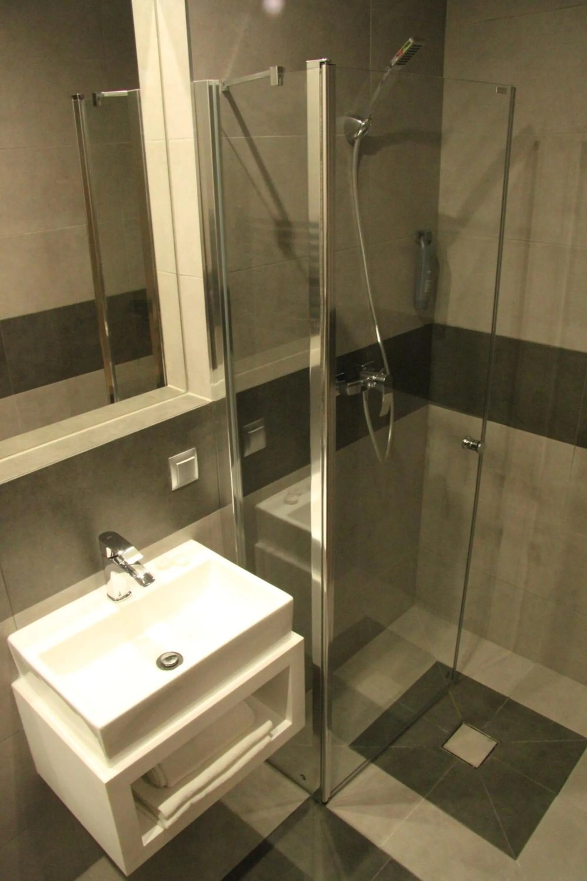 Shower in Hotel Dunajec