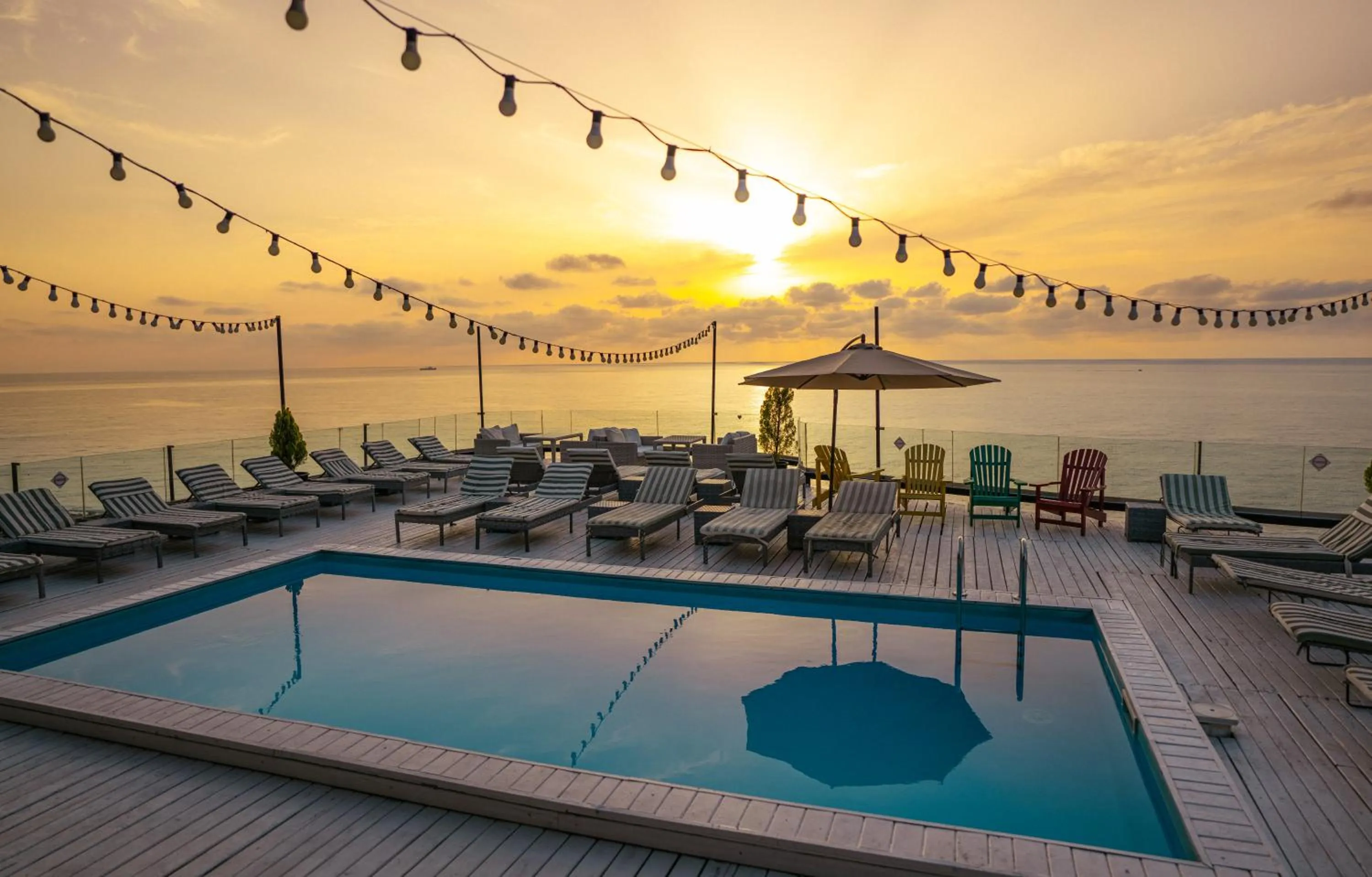 Pool view in Boulevardside