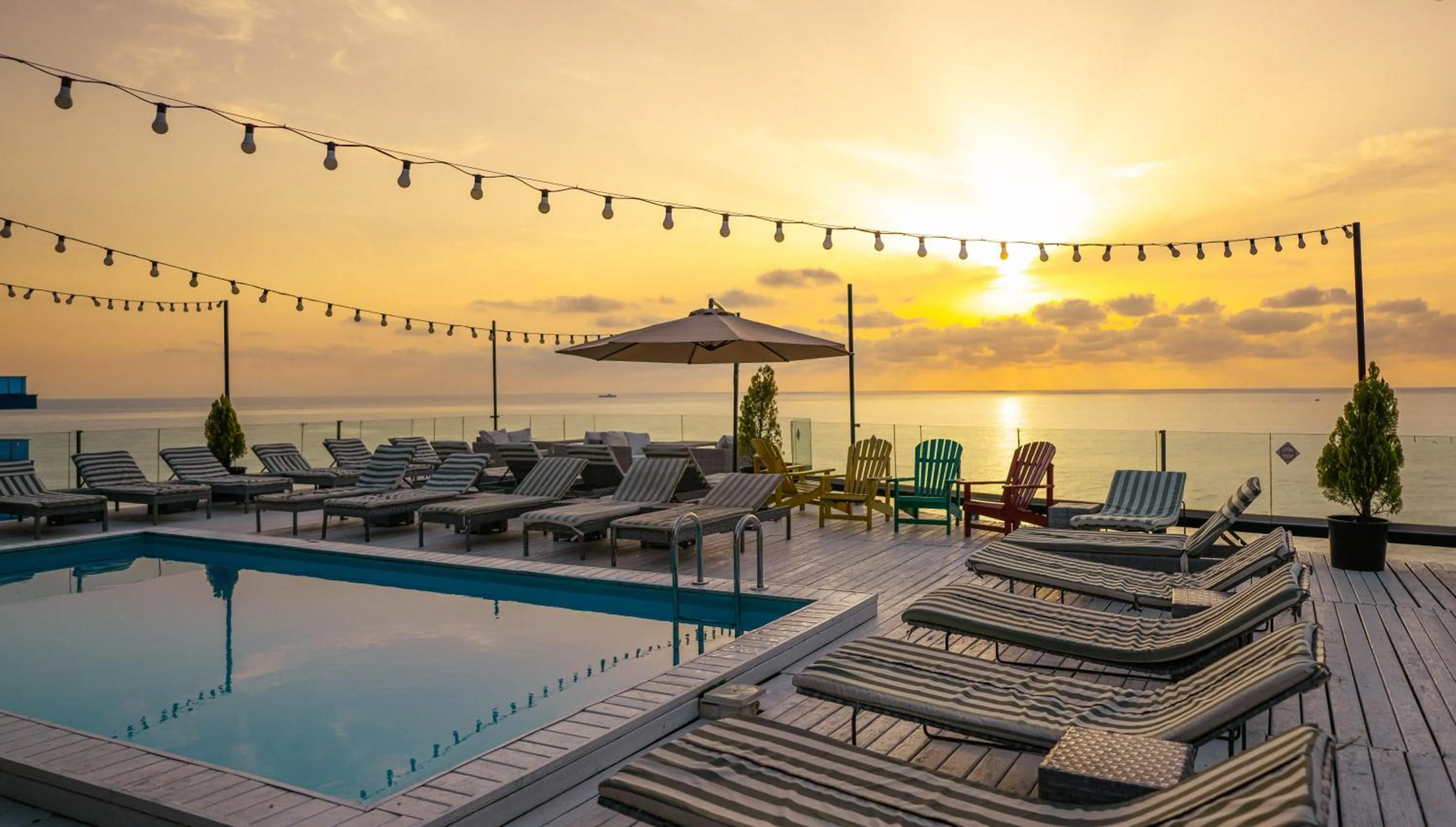 Pool view in Boulevardside