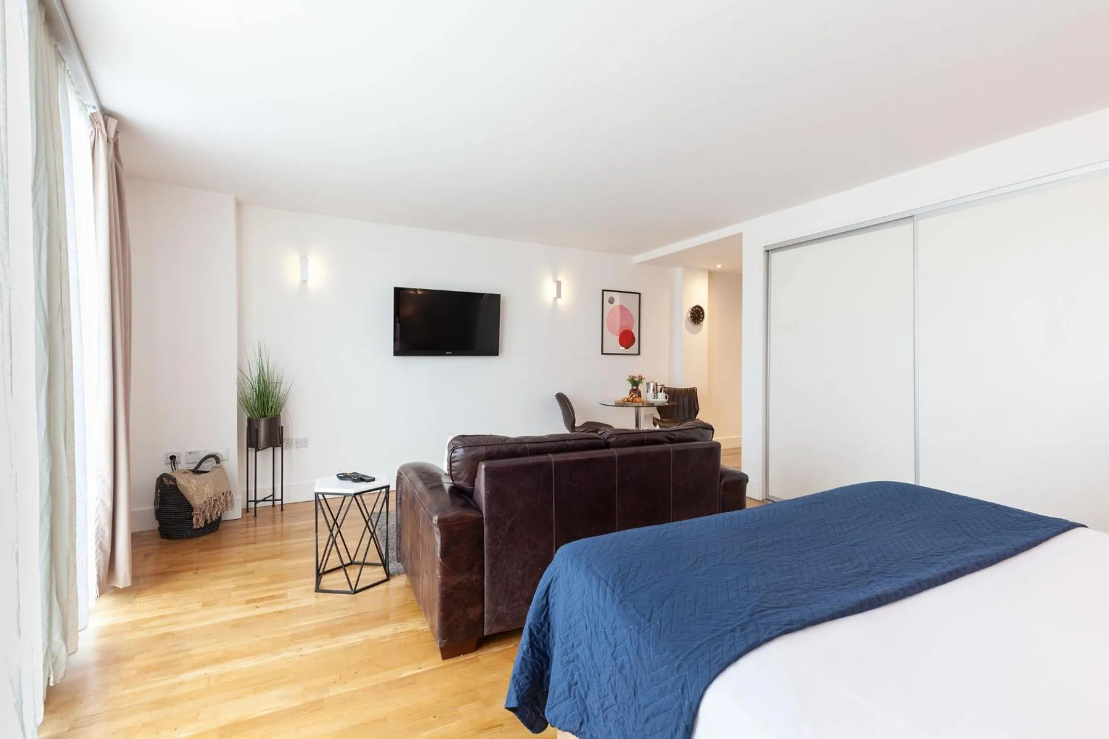 Living room, Bed in The Sinclair Building