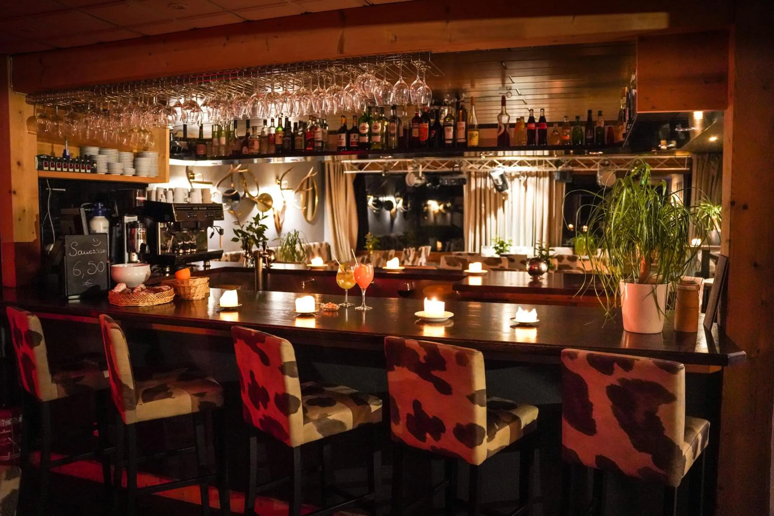 Lounge or bar in Auberge Le Semnoz