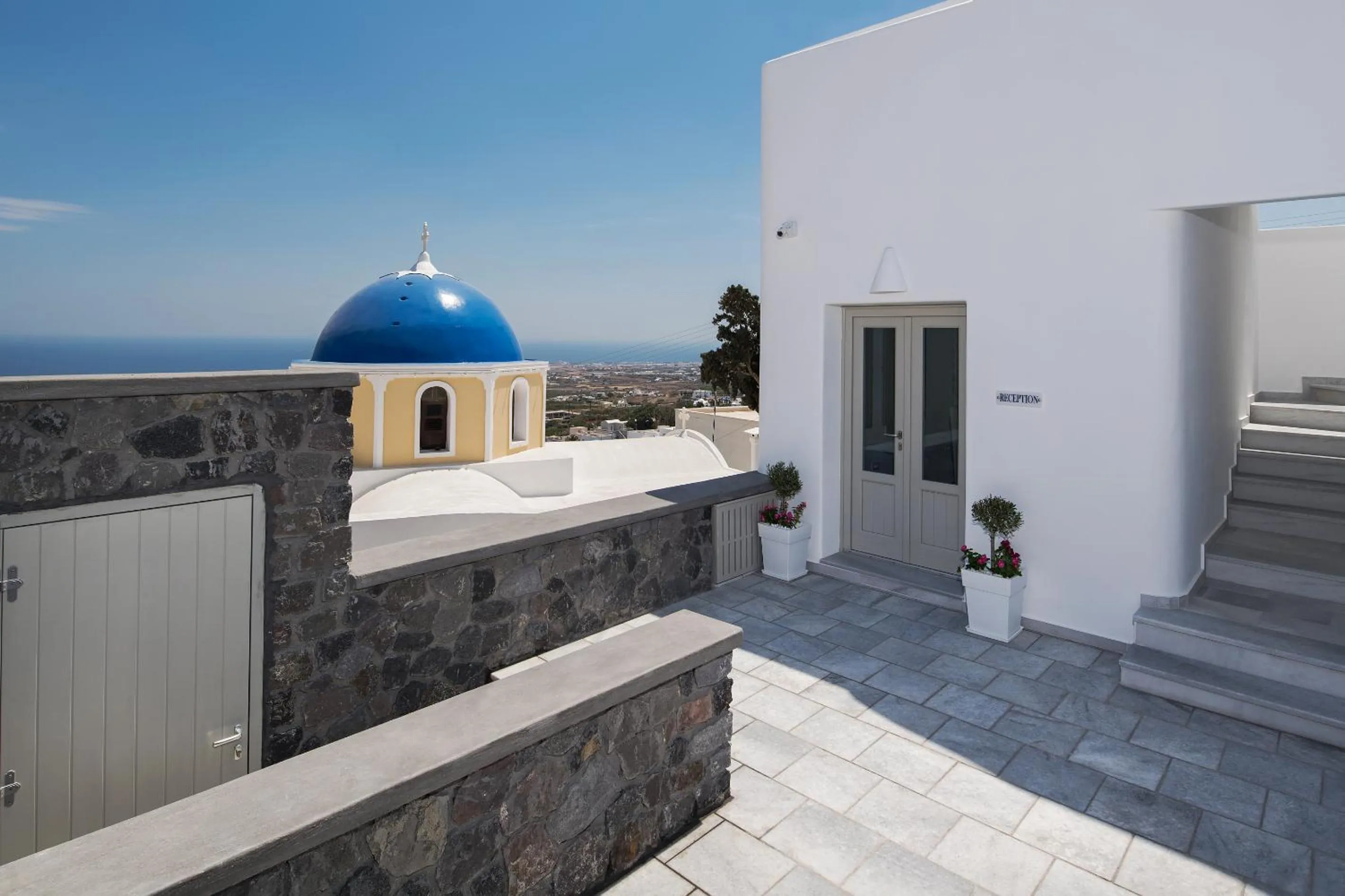 Facade/entrance in Altemar Suites