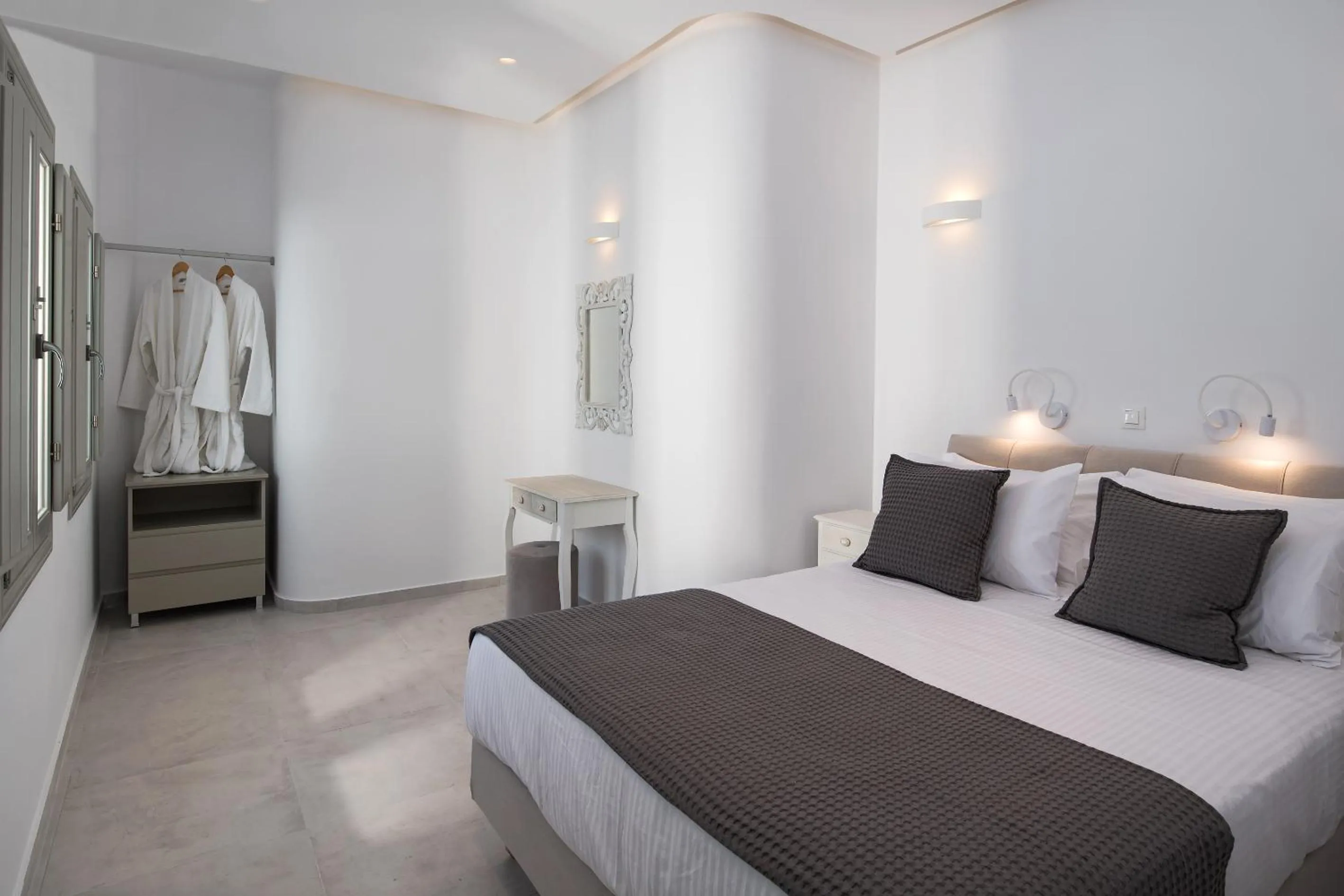 Bedroom, Bed in Altemar Suites