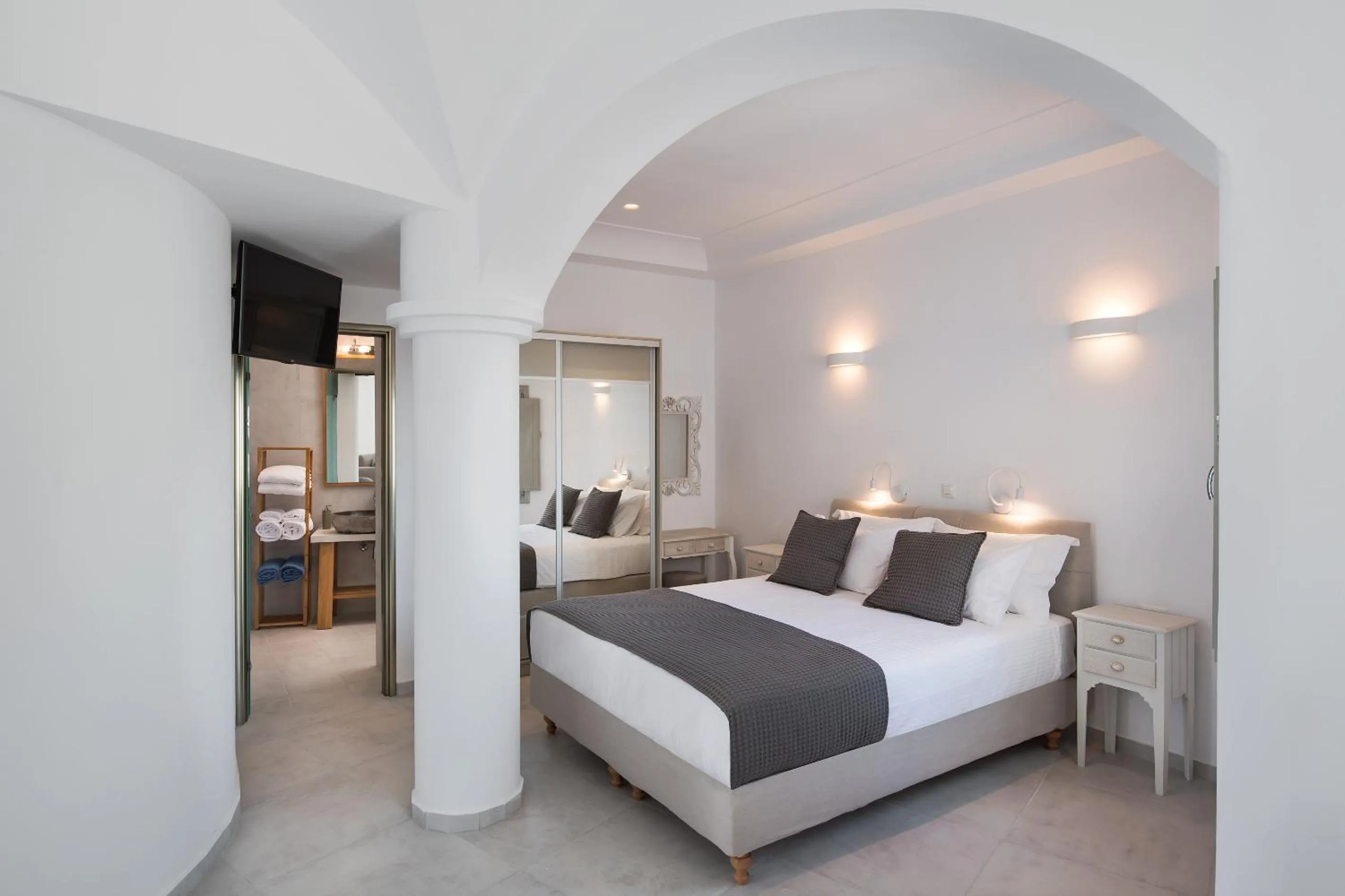 Bedroom, Bed in Altemar Suites