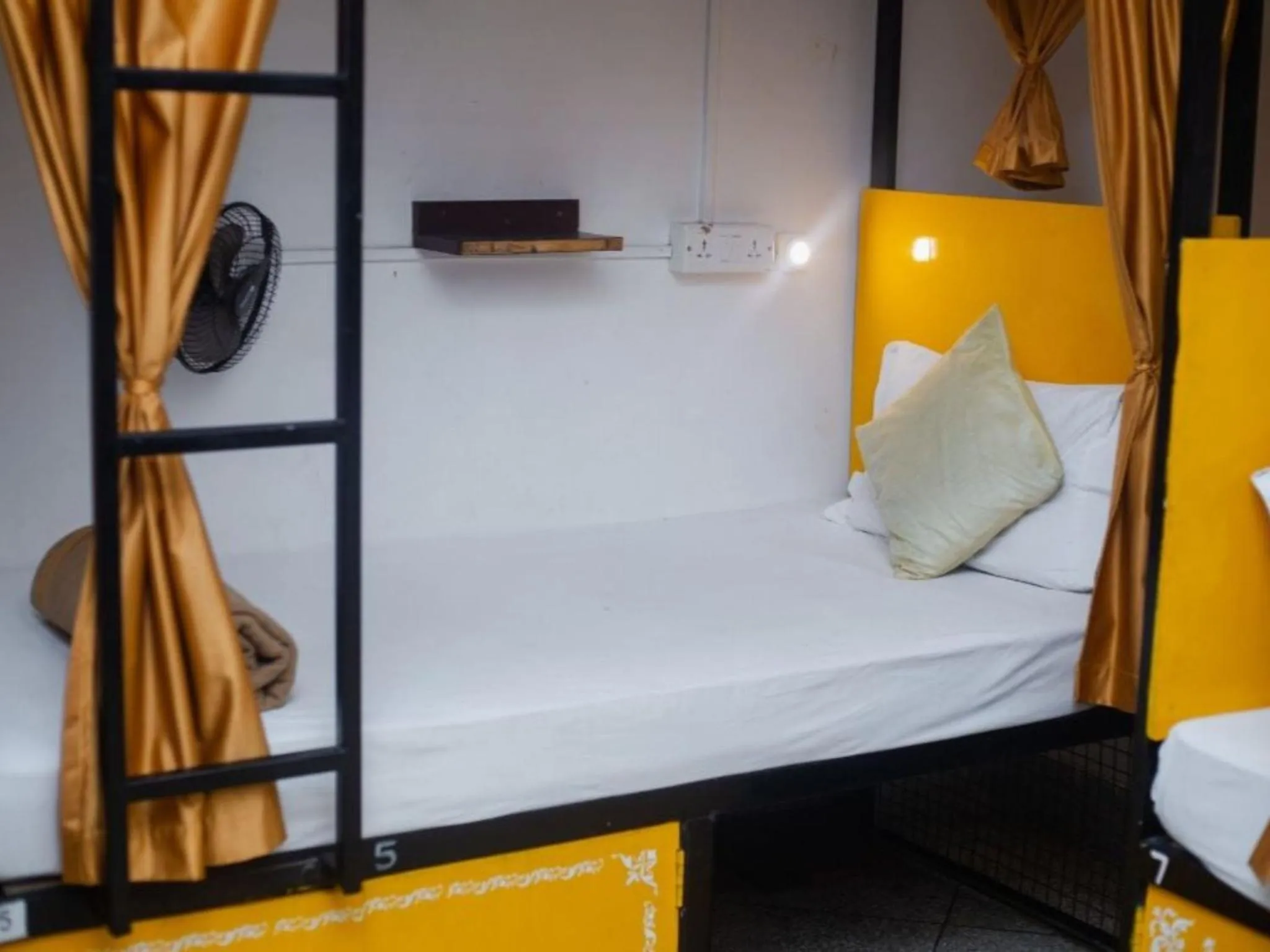 Bed in Moustache Varanasi