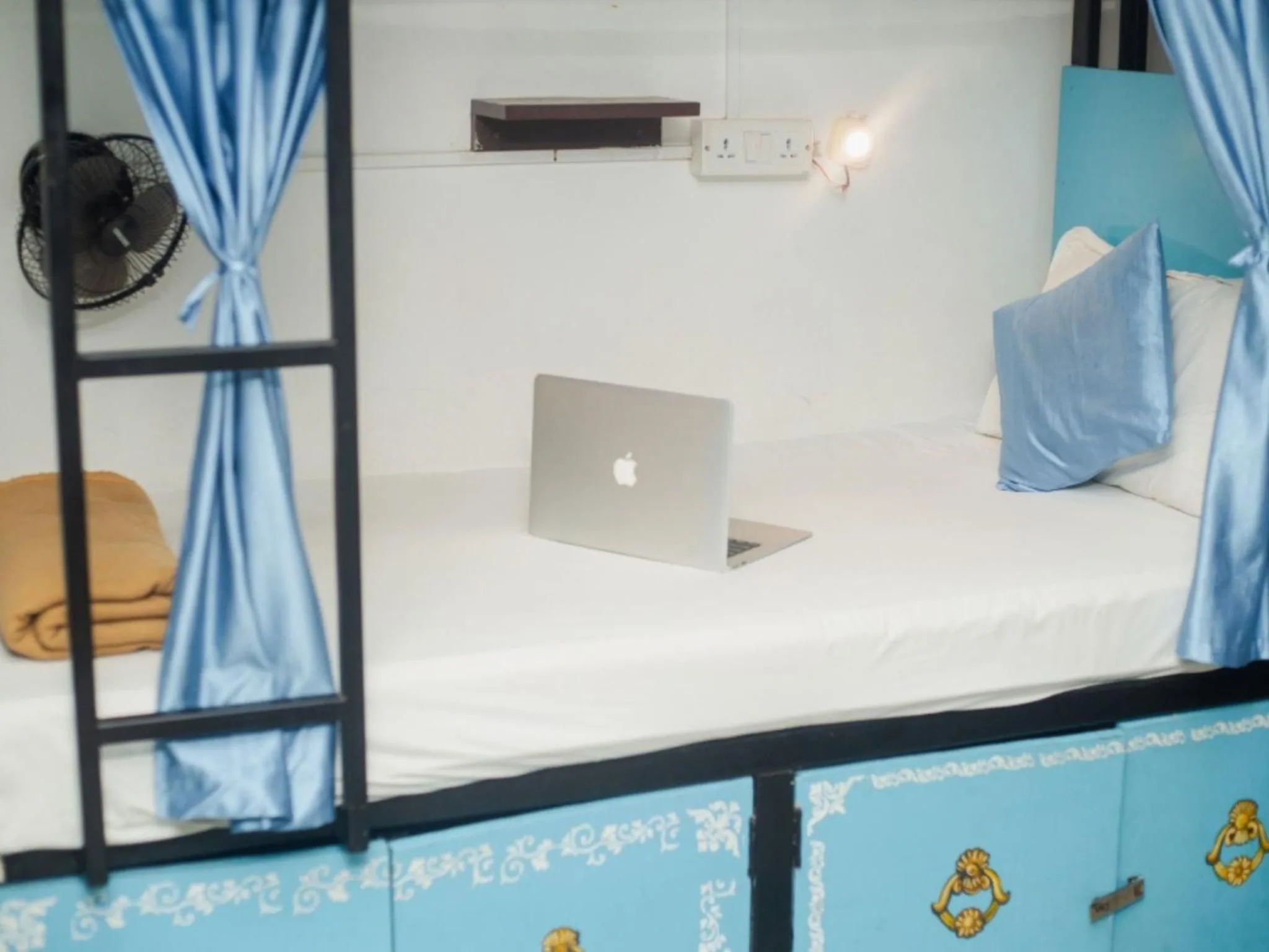 Bed in Moustache Varanasi