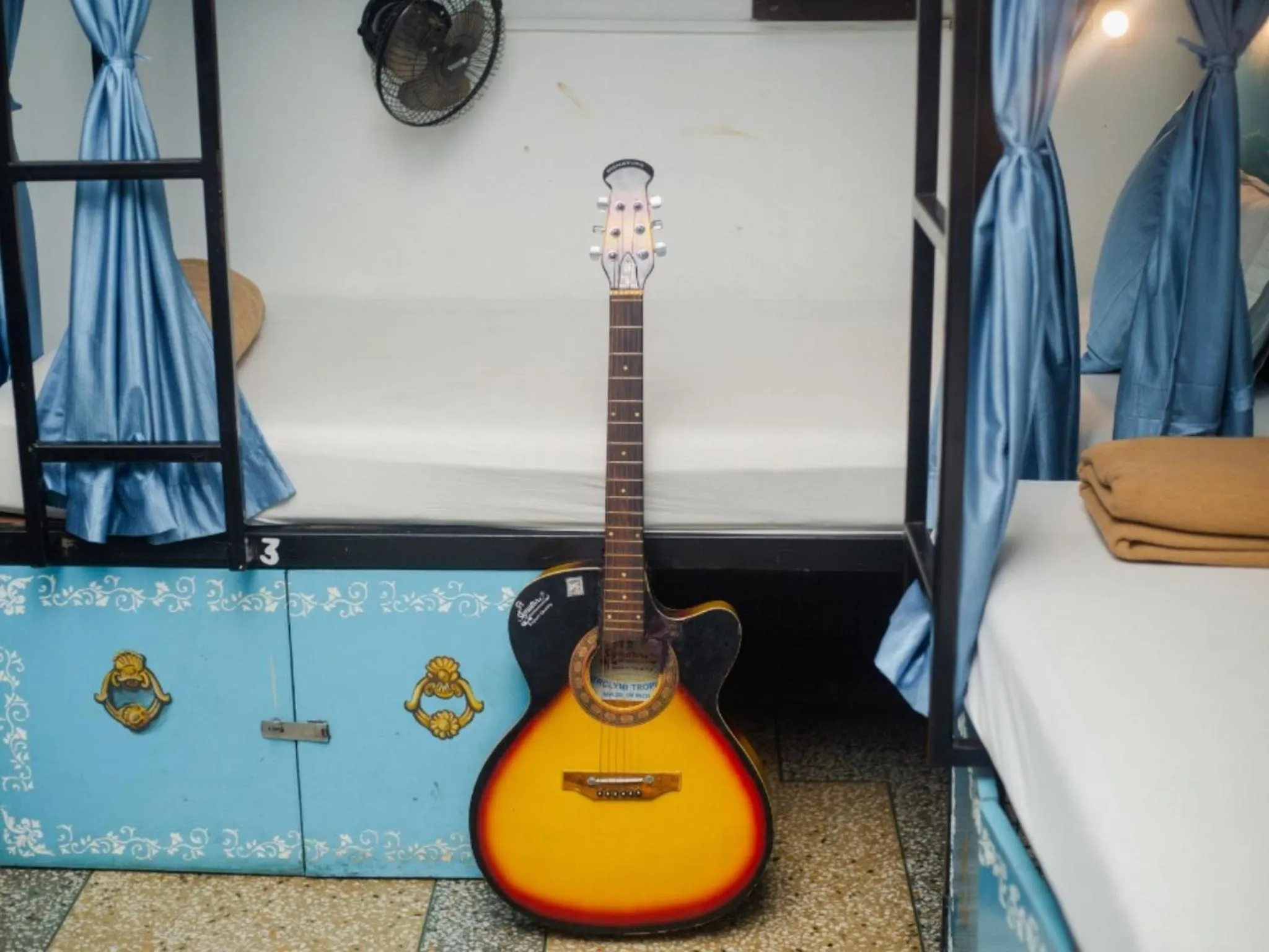 Bed in Moustache Varanasi