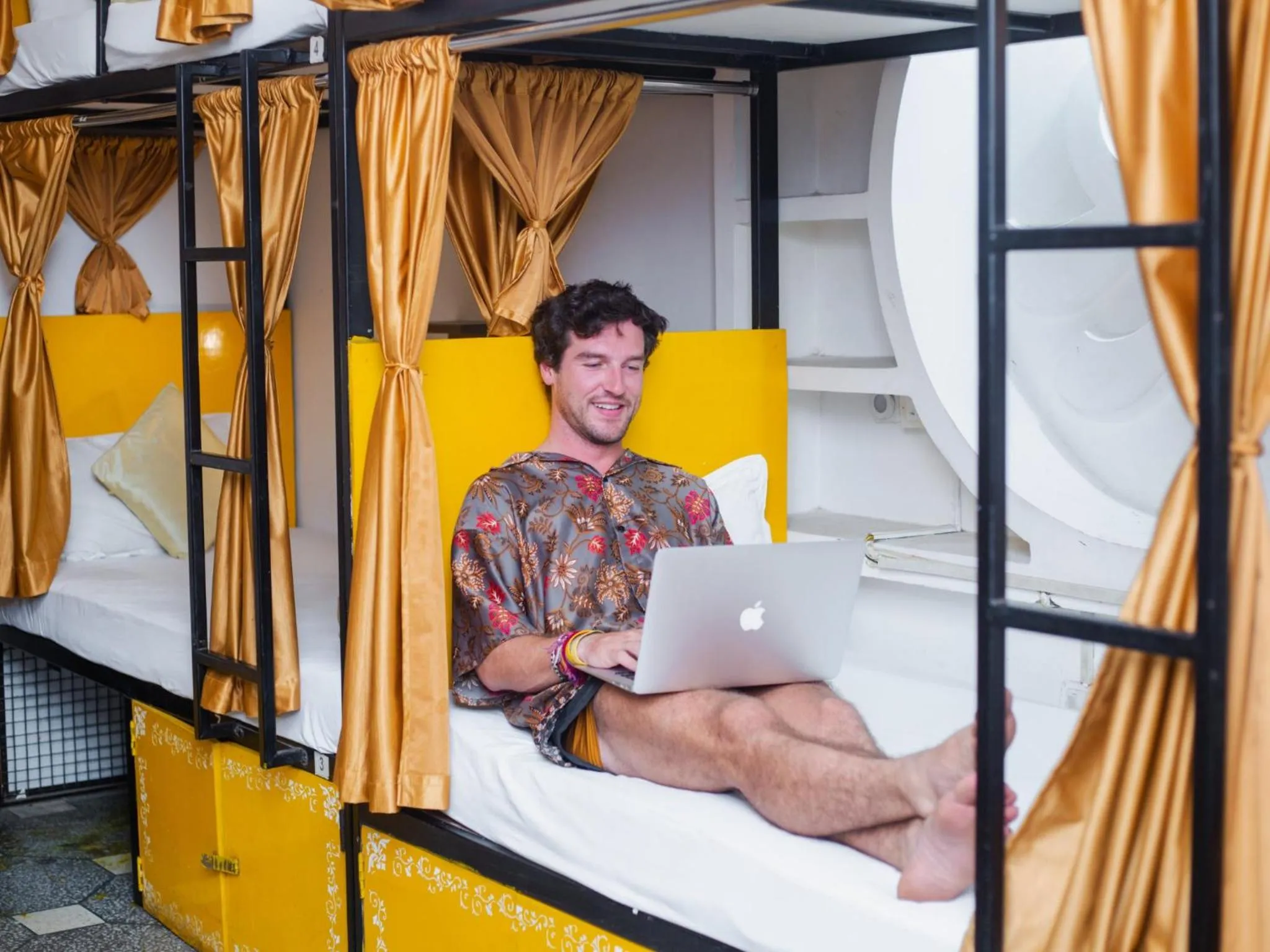 Guests, Bed in Moustache Varanasi