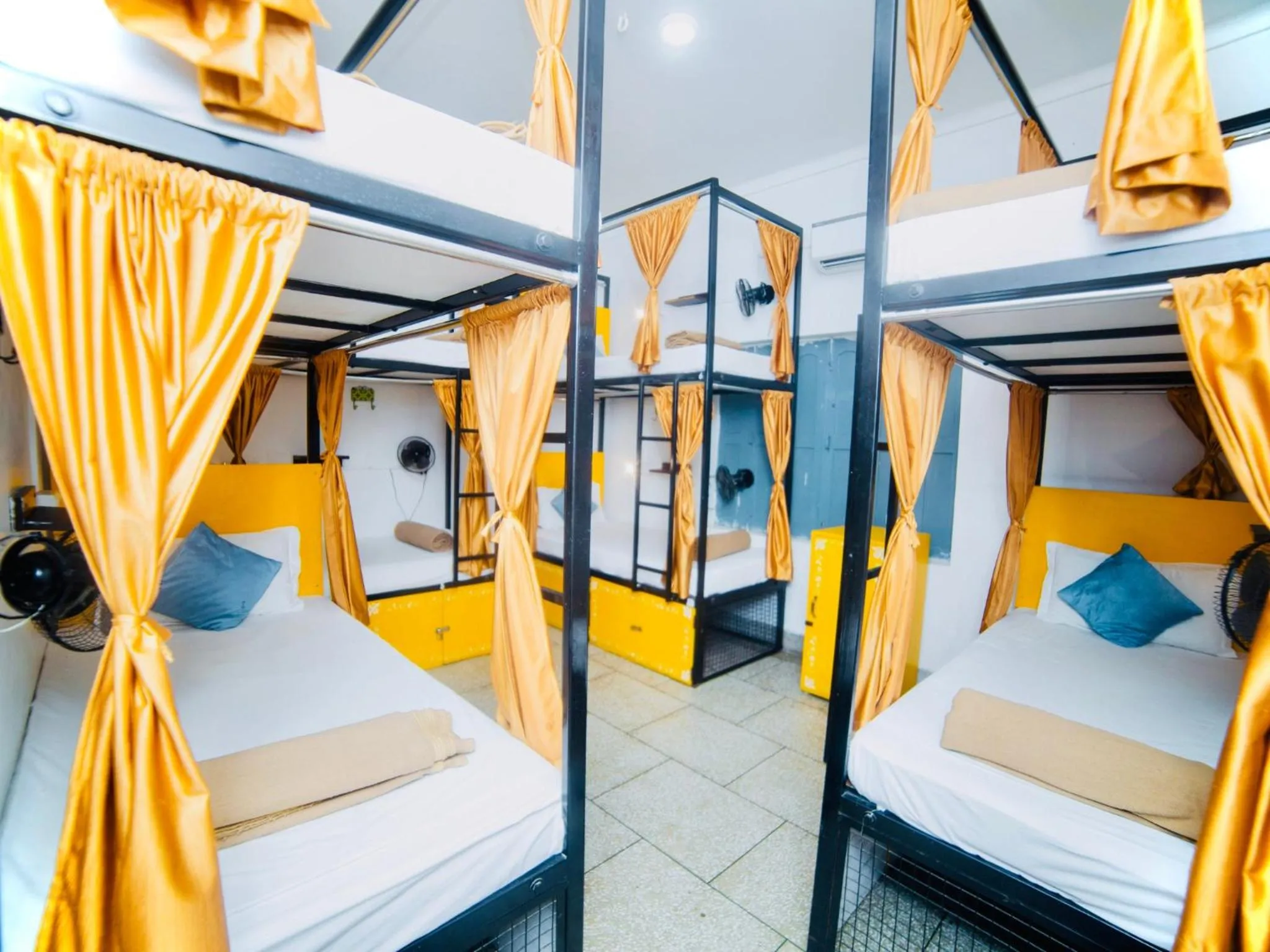 Bed in Moustache Varanasi