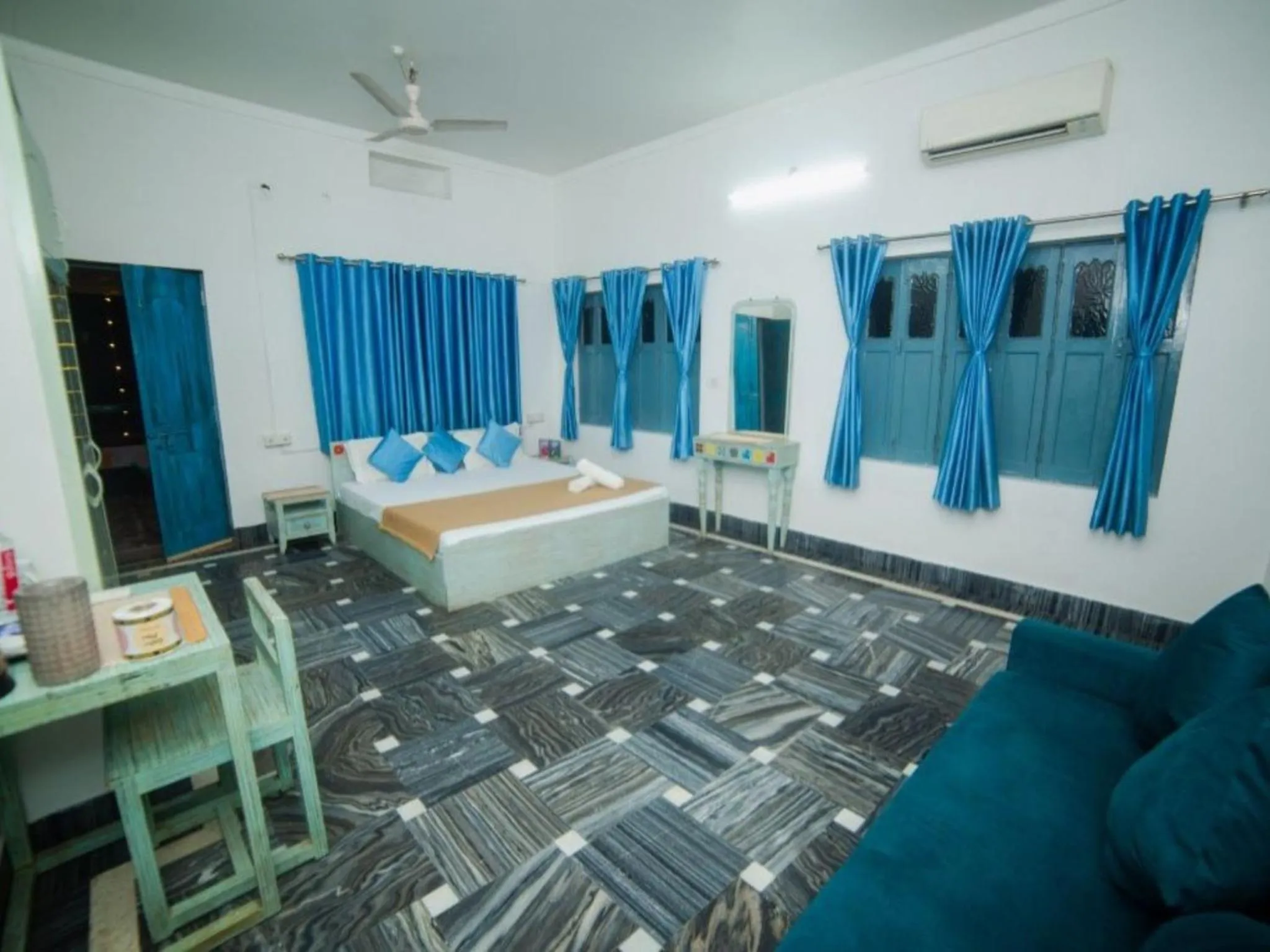 Bed in Moustache Varanasi