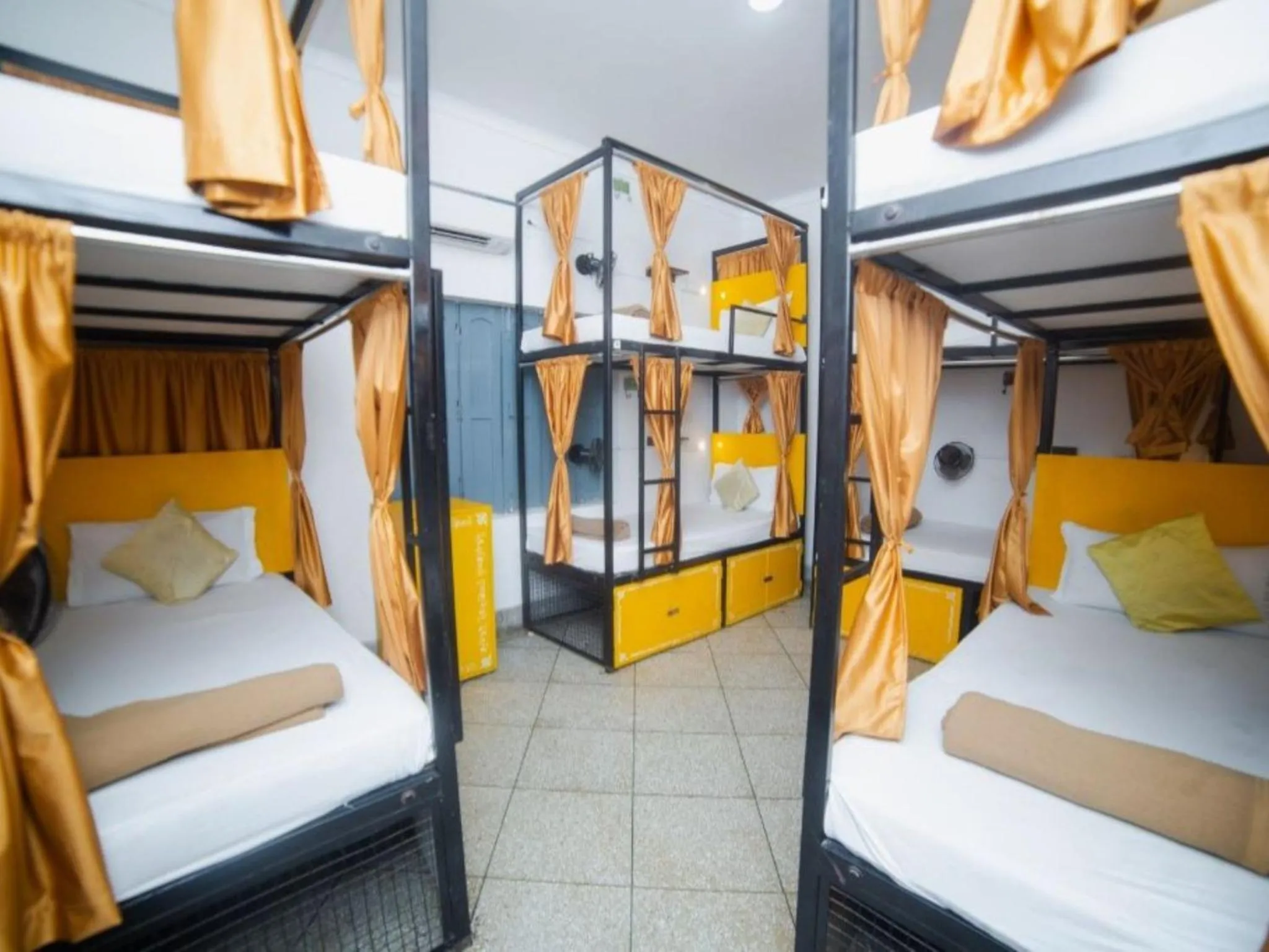 Bed in Moustache Varanasi