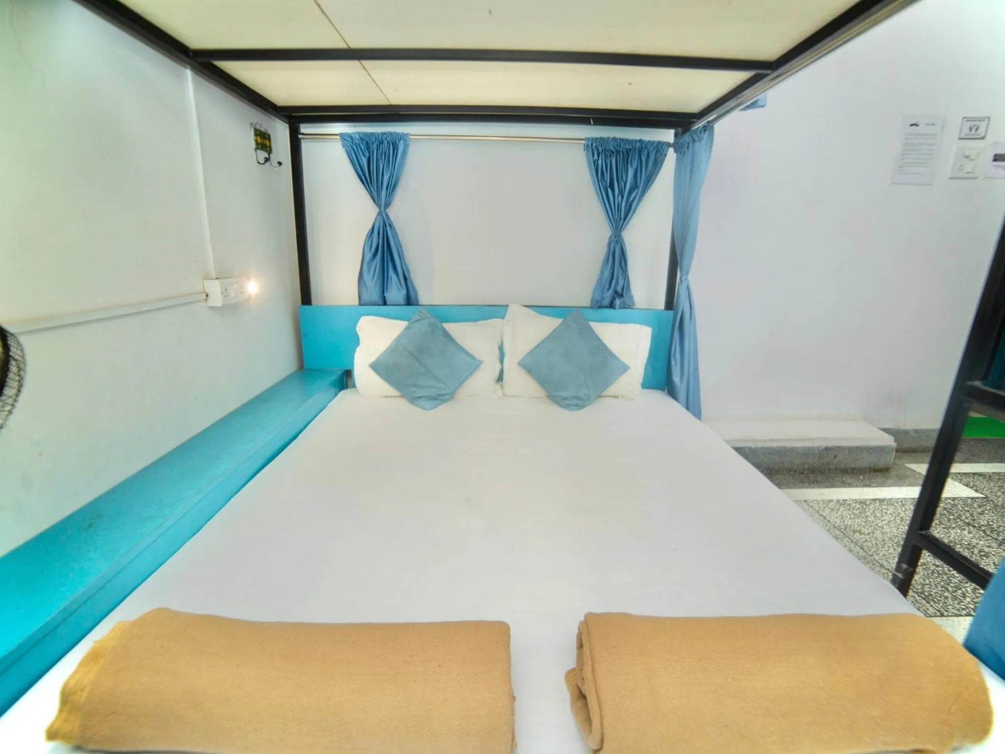 Bed in Moustache Varanasi