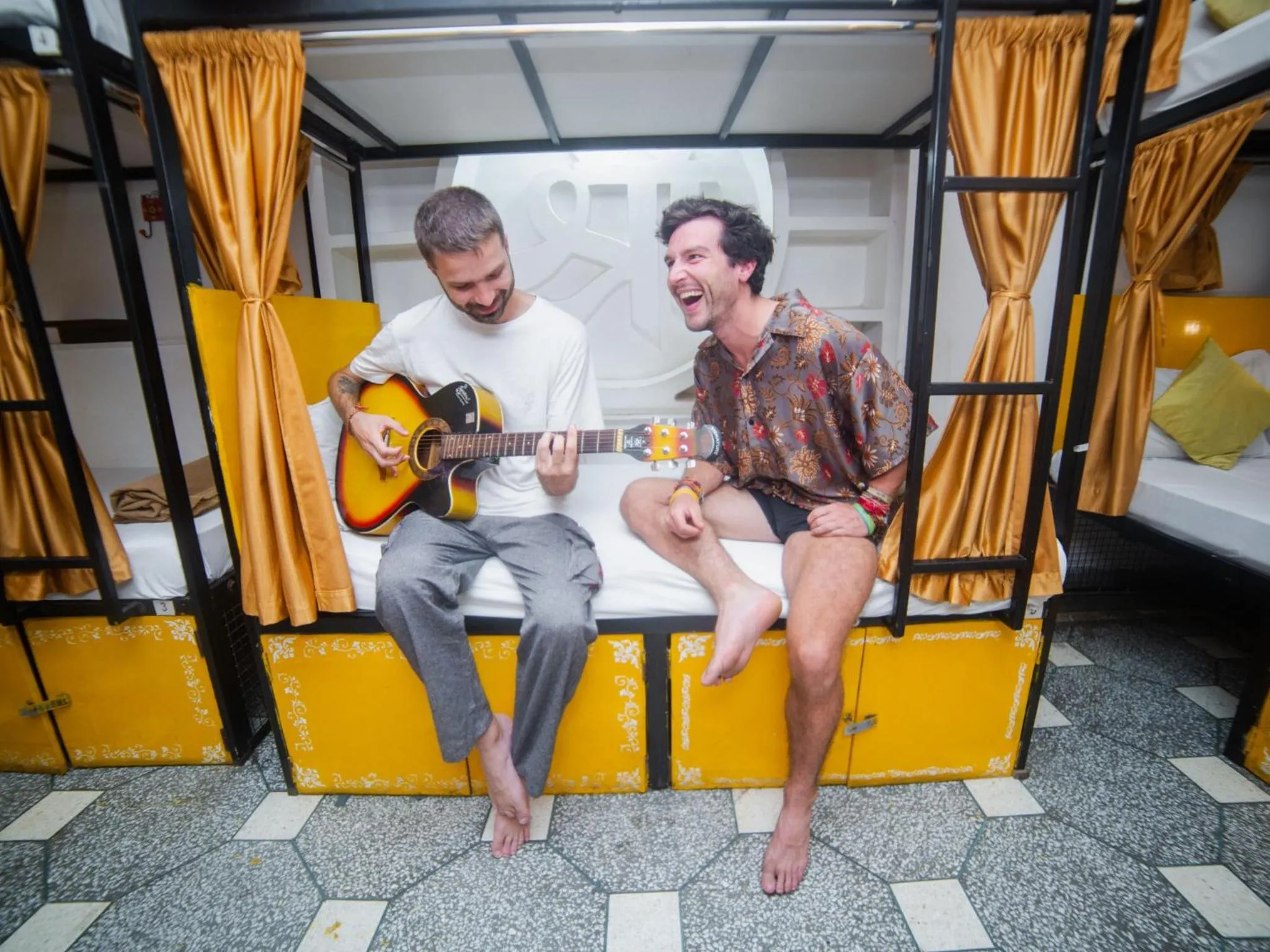 Bed in Moustache Varanasi