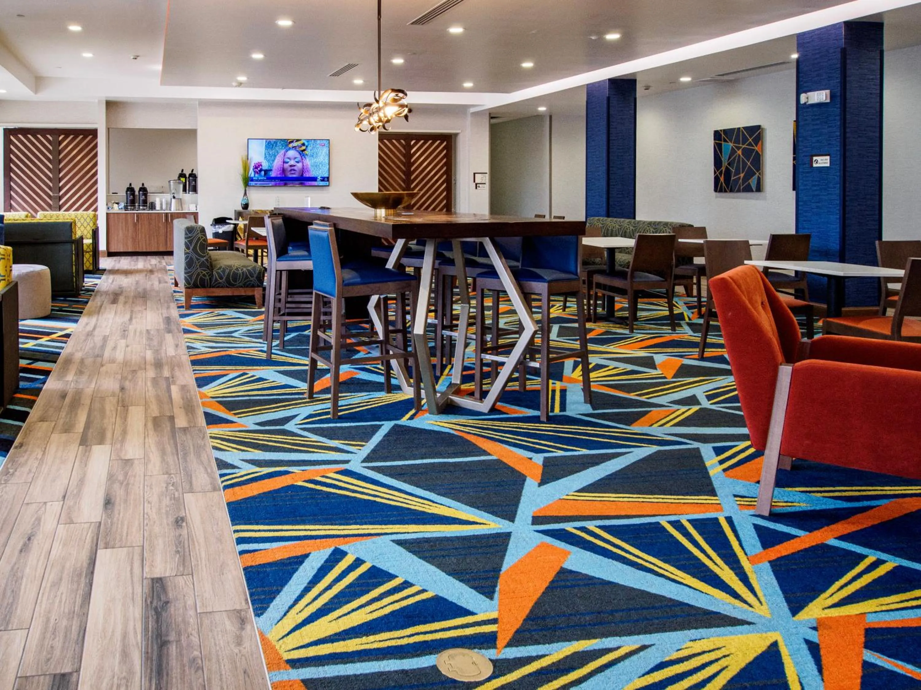 Property building in La Quinta by Wyndham Oklahoma City Airport