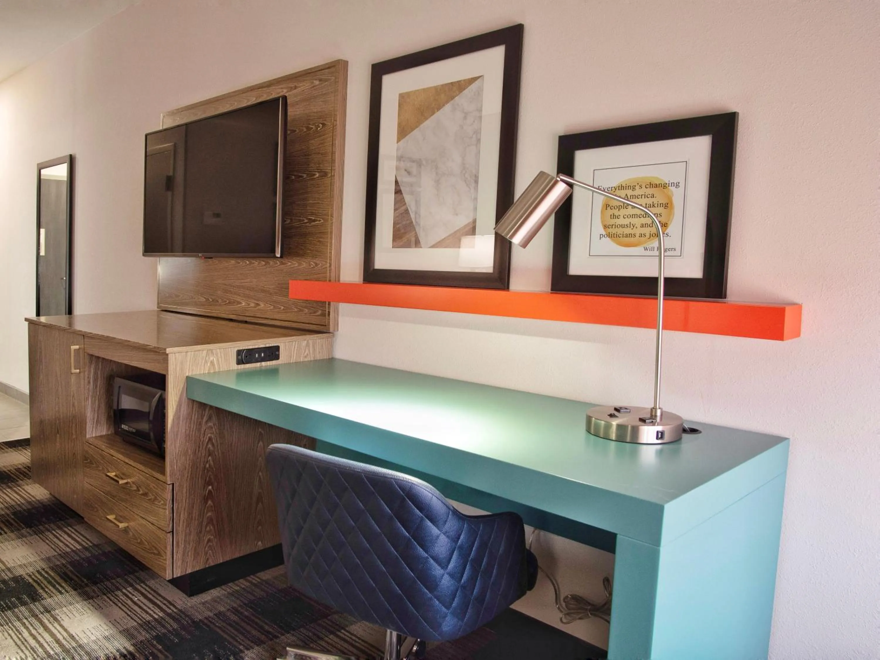 TV and multimedia in La Quinta by Wyndham Oklahoma City Airport