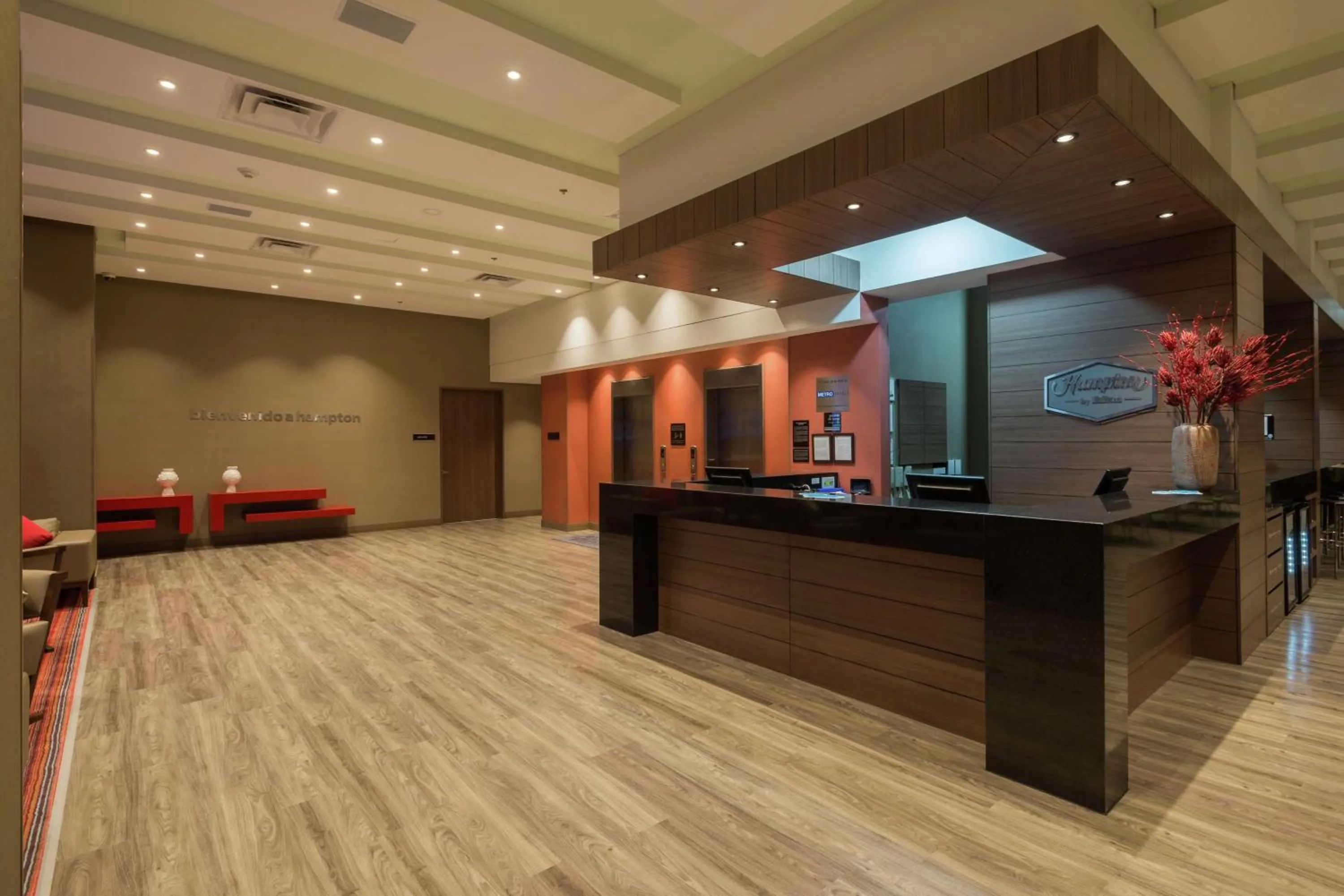 Lobby or reception in Hampton By Hilton Bogota Airport