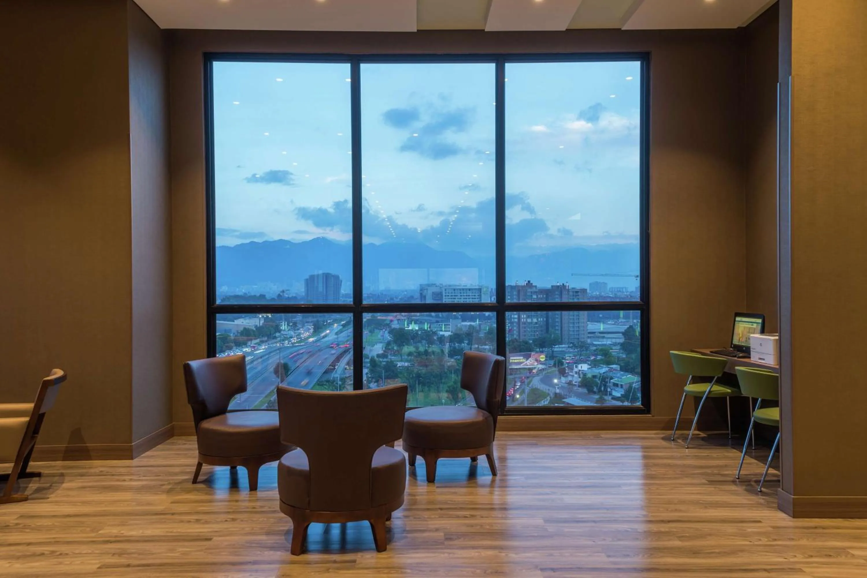 Living room in Hampton By Hilton Bogota Airport