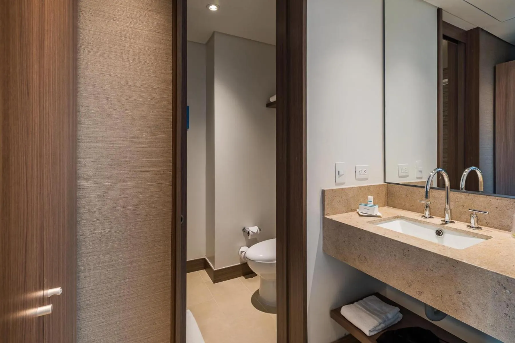 Hot Spring Bath in Hampton By Hilton Bogota Airport