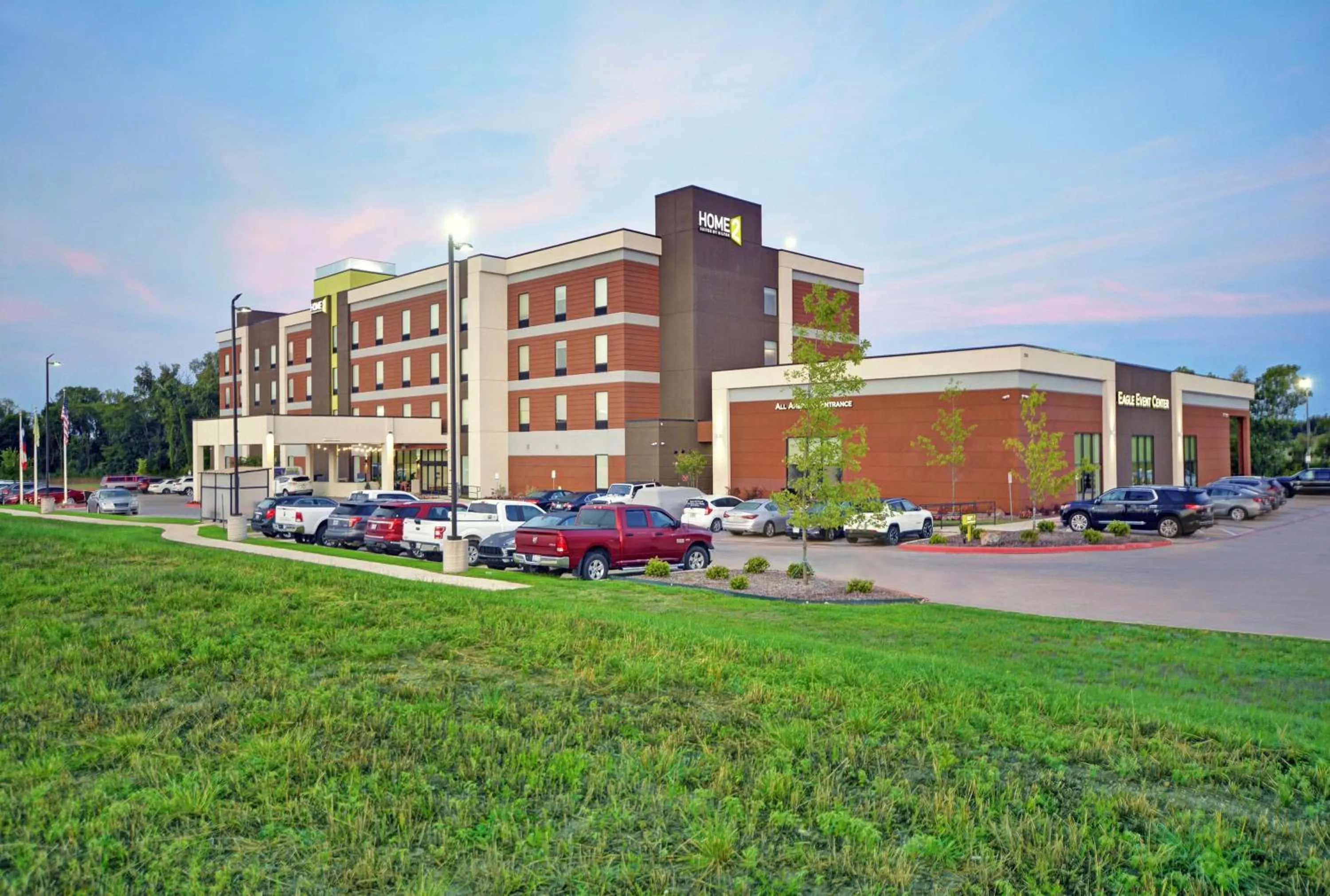 Property building in Home2 Suites By Hilton Dallas Desoto