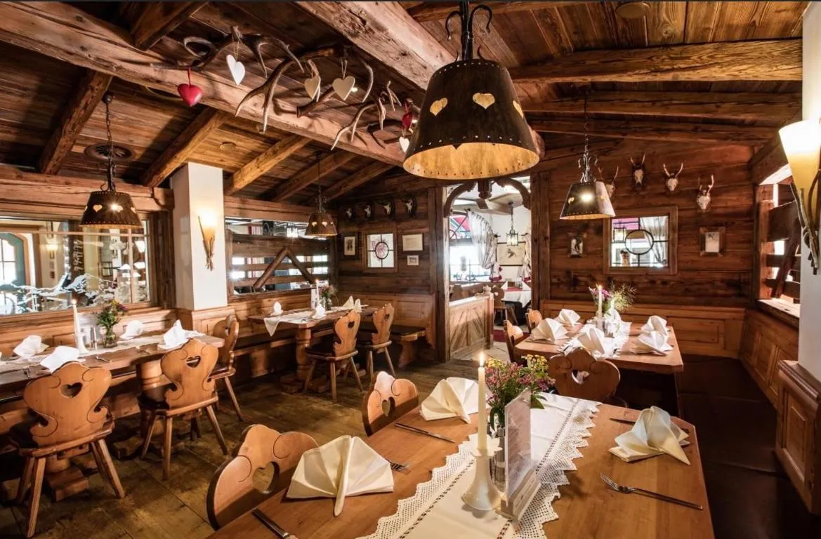 Restaurant/places to eat in Hotel Gasthof Perauer