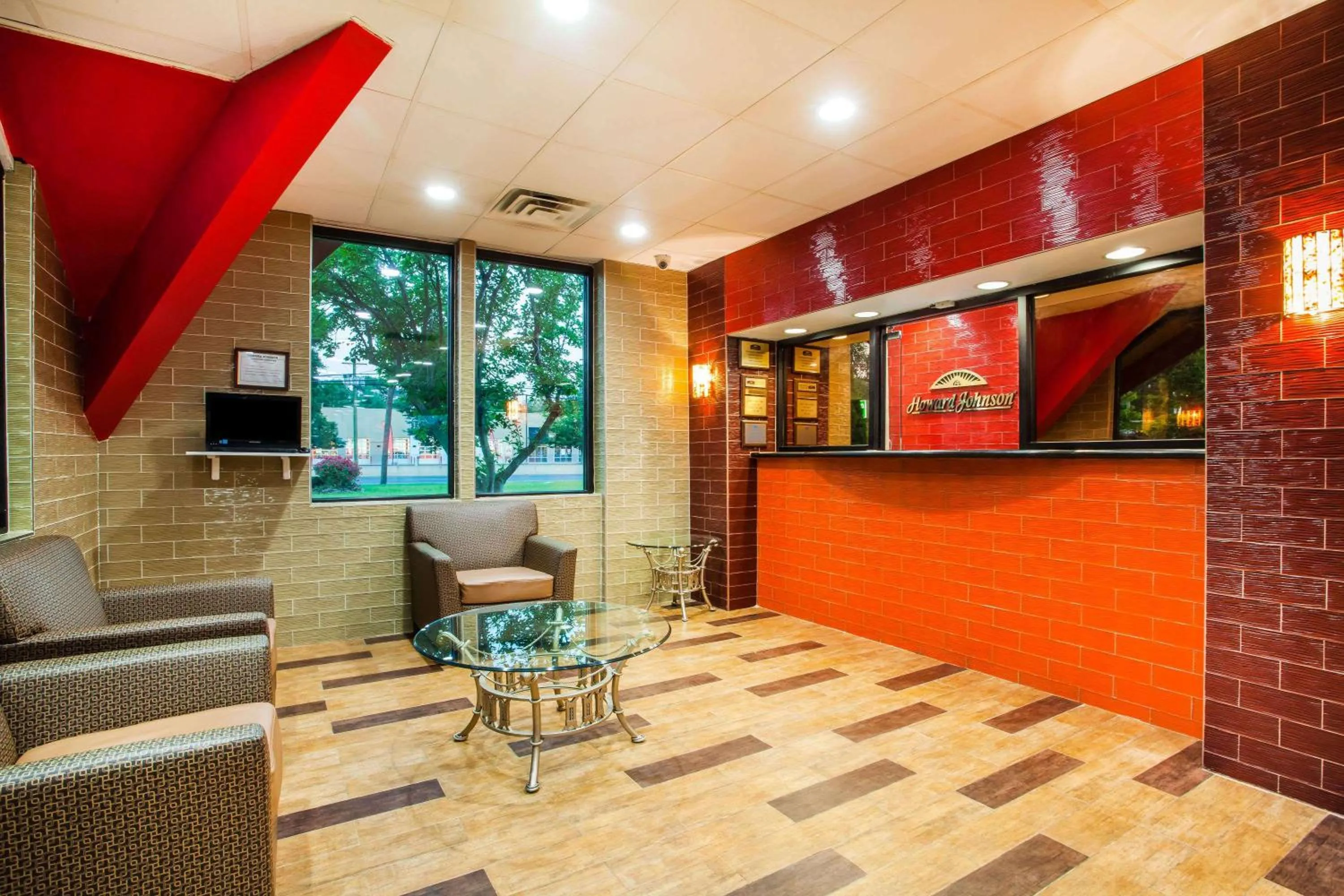 Lobby or reception in Howard Johnson by Wyndham North Plainfield