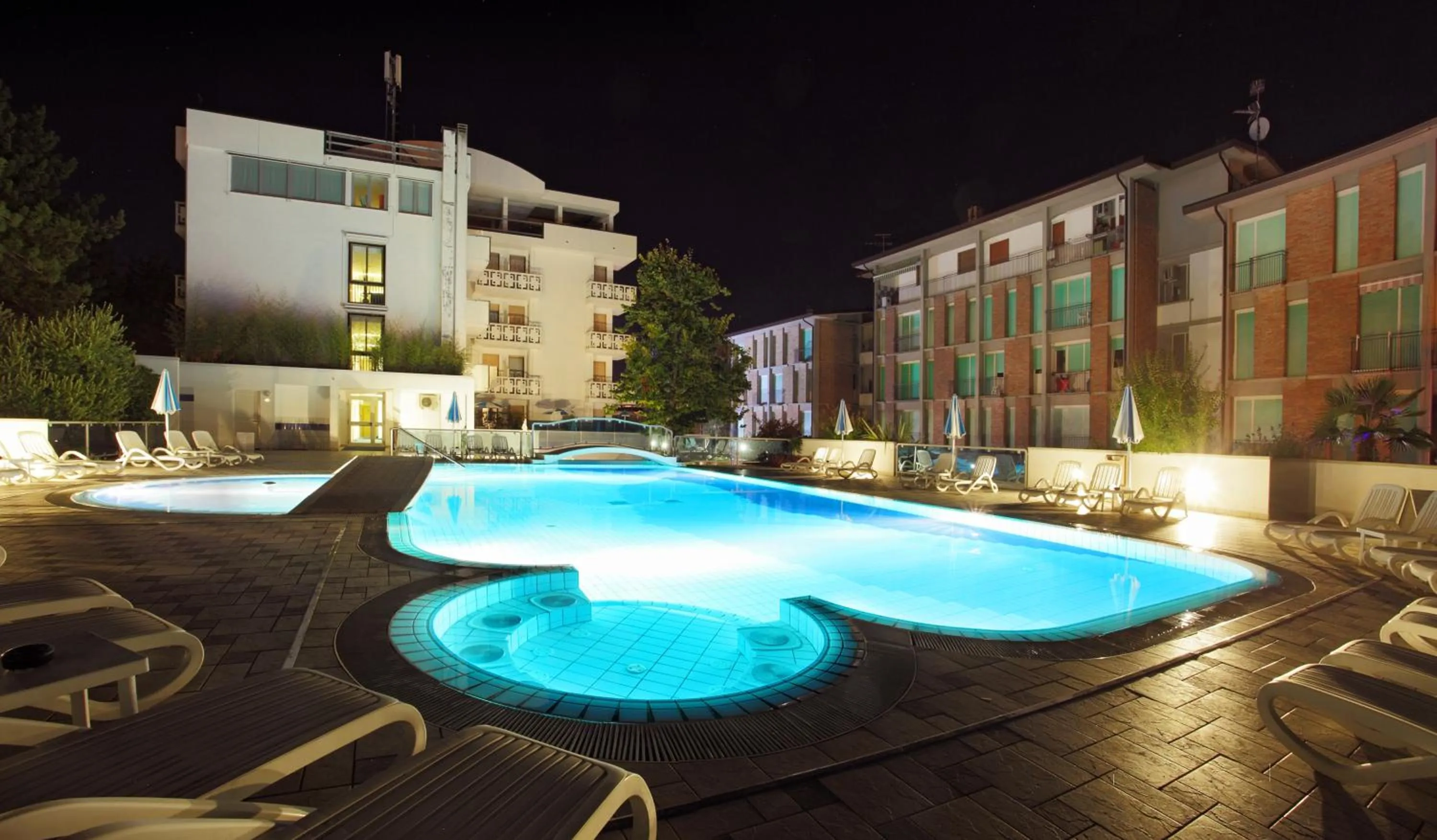 Swimming pool in Hotel Firenze