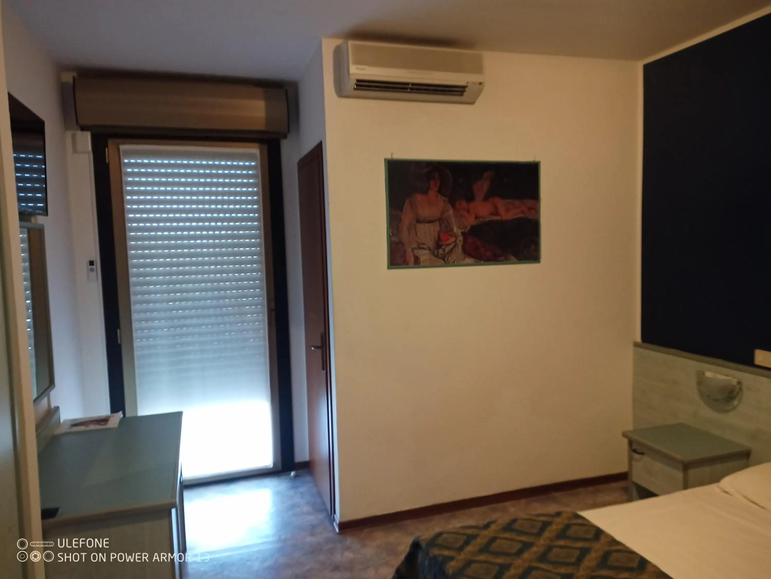 air conditioner, Bed in Hotel Firenze