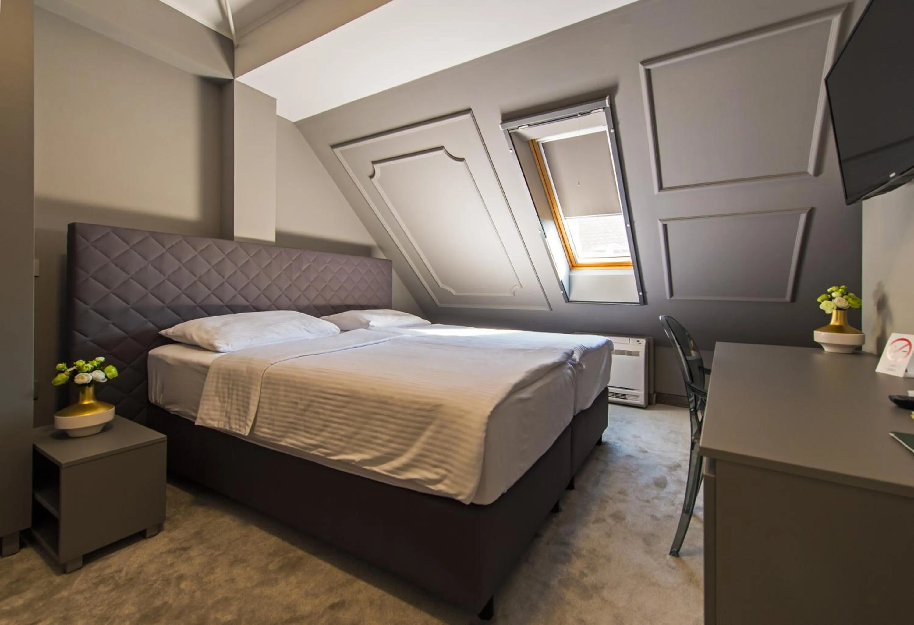 Large Single Room - single occupancy in Sobe Merlon