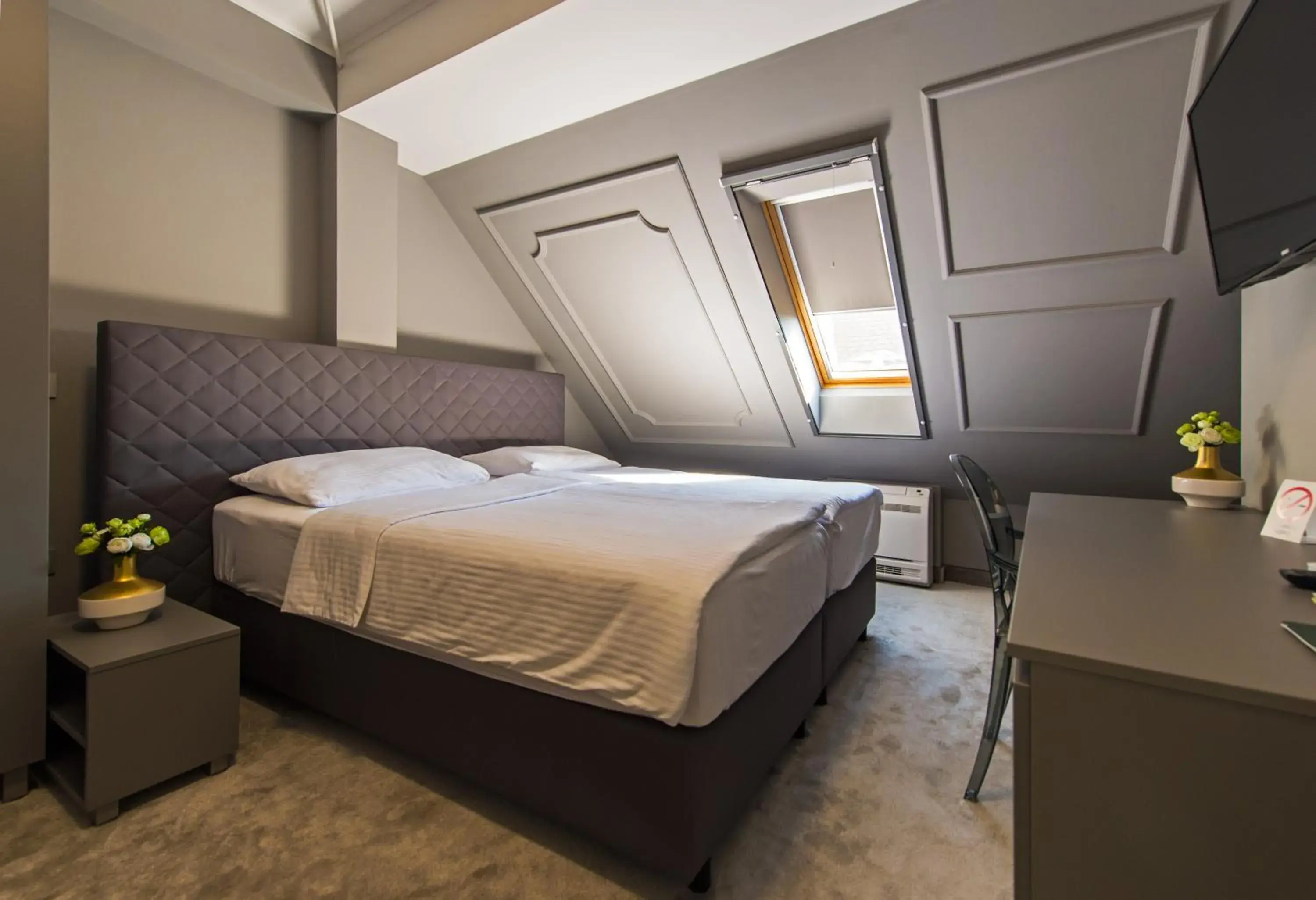 Large Single Room - single occupancy in Sobe Merlon Large Single Room - single occupancy in Sobe Merlon