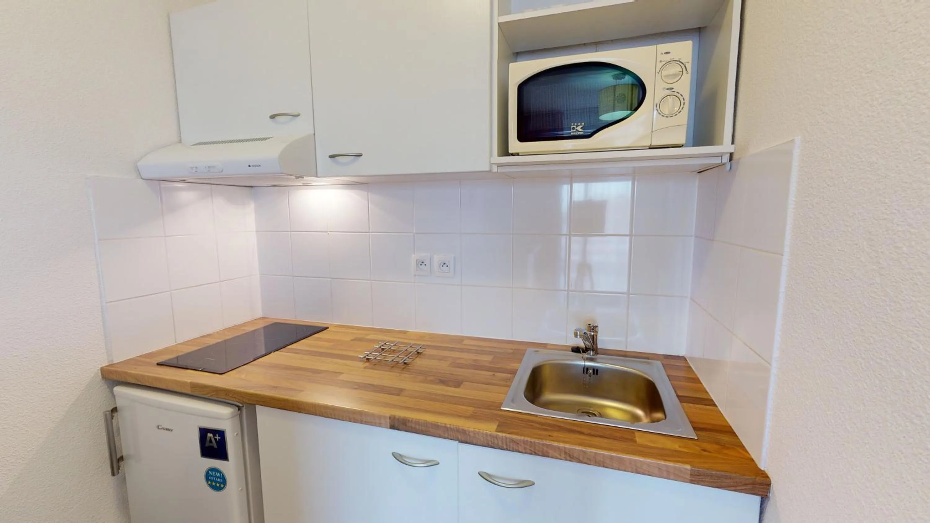 Kitchen or kitchenette in Alezan Hôtel & Résidence