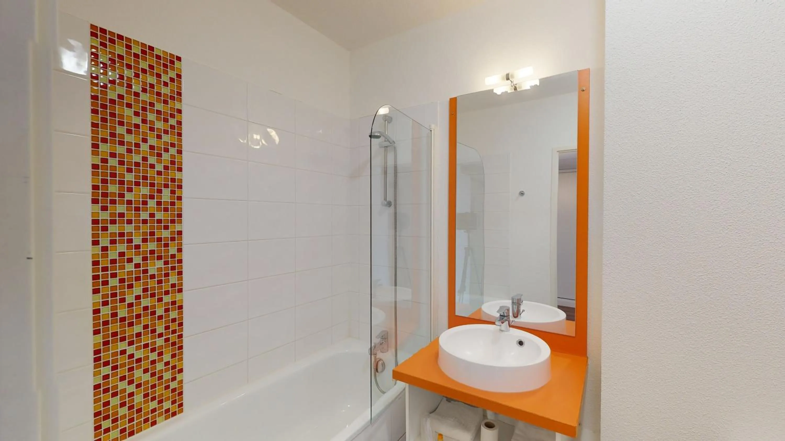 Bathroom in Alezan Hôtel & Résidence